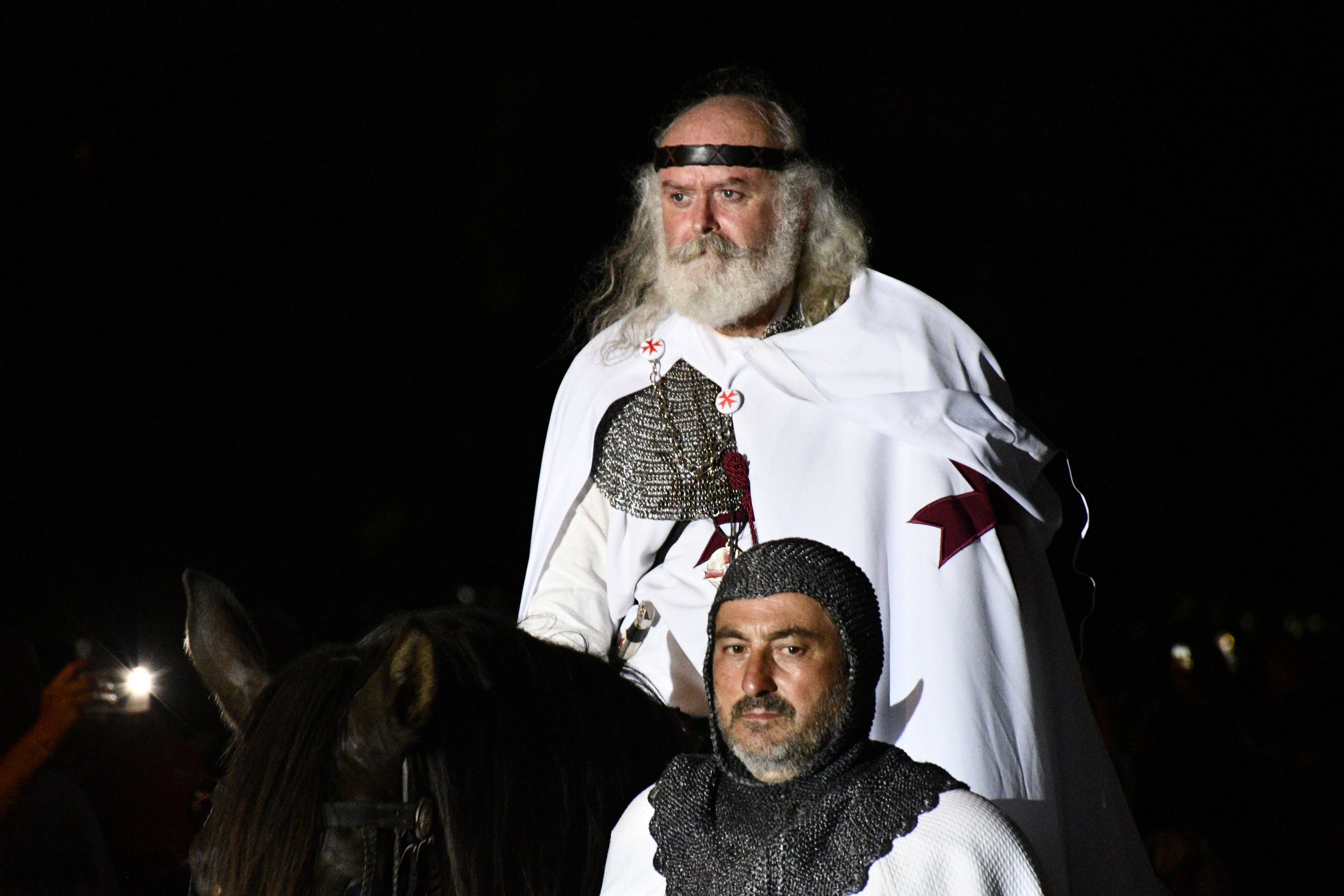 El desfile de la Noche Templaria guía el Arca y el Grial que ya