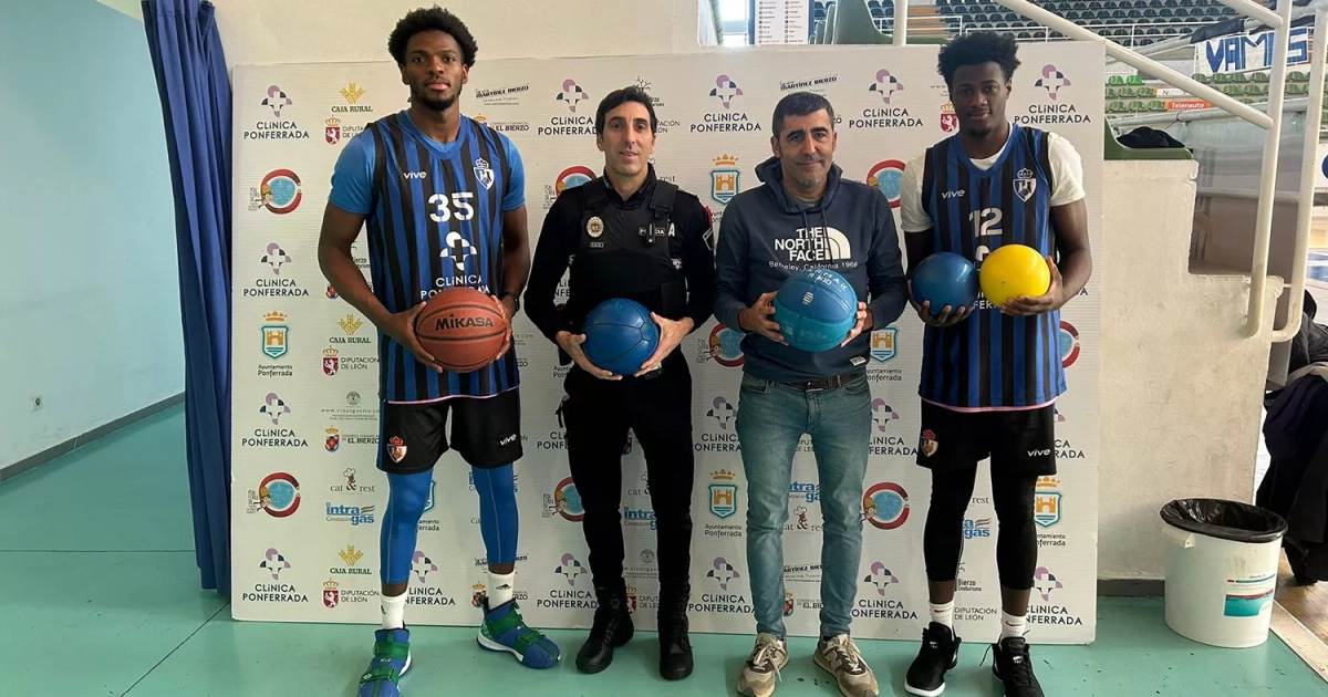 Ning N Ni O Sin Bal N La Campa A Del Baloncesto Cl Nica Ponferrada