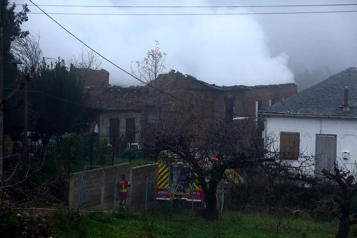 Consiguen Controlar El Incendio Del Albergue De Pieros Tras Horas Y