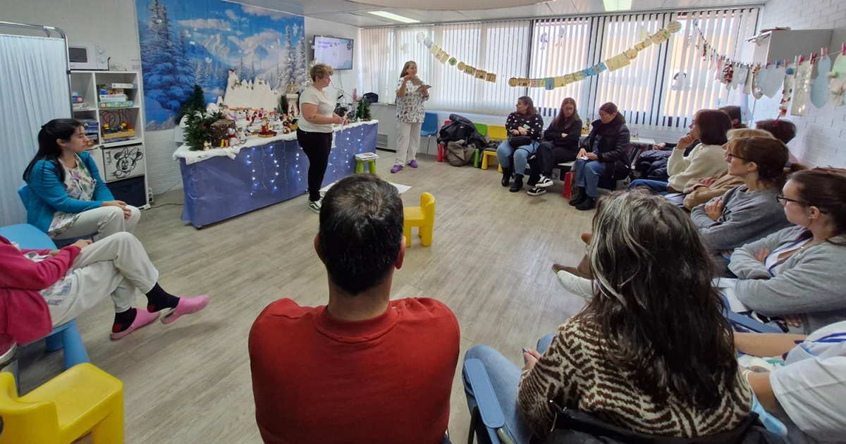 Una treintena de familias participan en el taller de conducta en niños