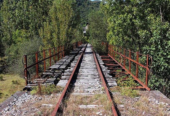 Estado actual del ramal de Villaseca de Laciana, cuya construcción se inició en 1919 para transportar el carbón de la MSP