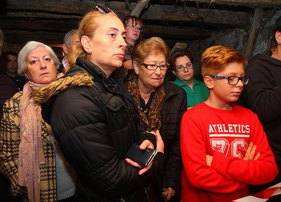 La familia de Claudio Macías durante la exhumación de sus restos (César Sánchez/ICAL)