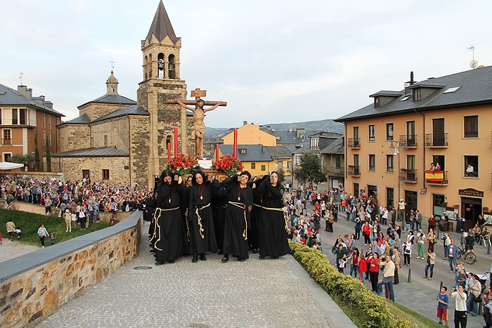 Procesión Vía Crucis al Castillo