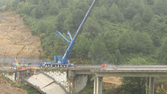 Desmantelamiento del vano del viaducto de Castro (Le�