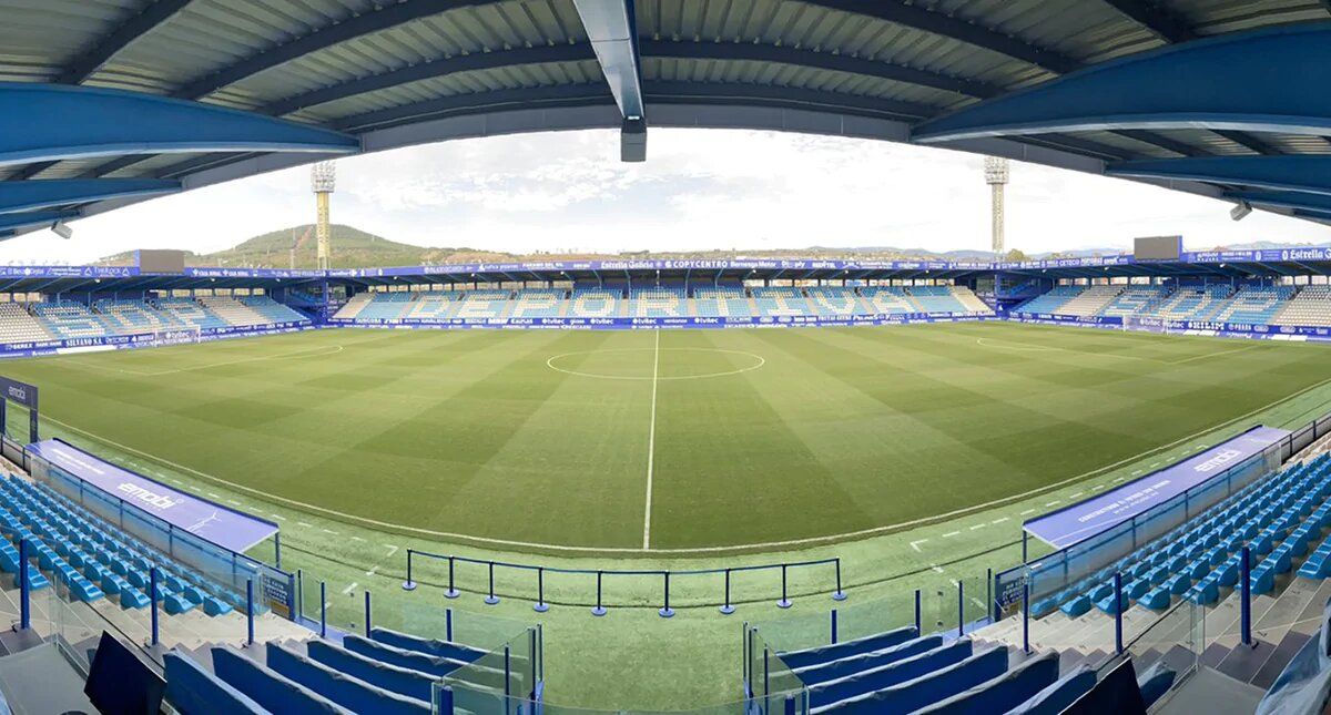 Panorámica del estadio de la Ponferradina, El Toralín