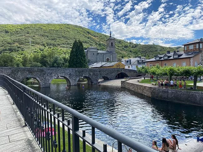 playa fluvial molinaseca abierta