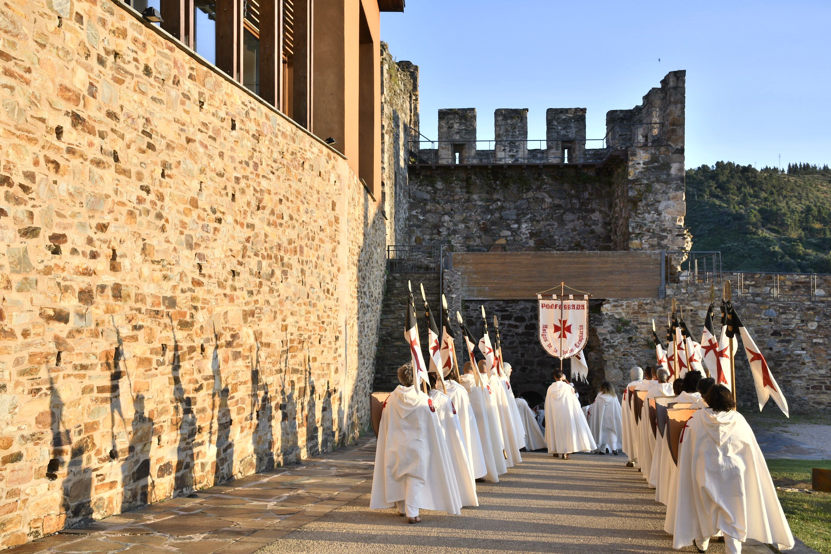 Ordenación de nuevos caballeros de la Noche Templaria