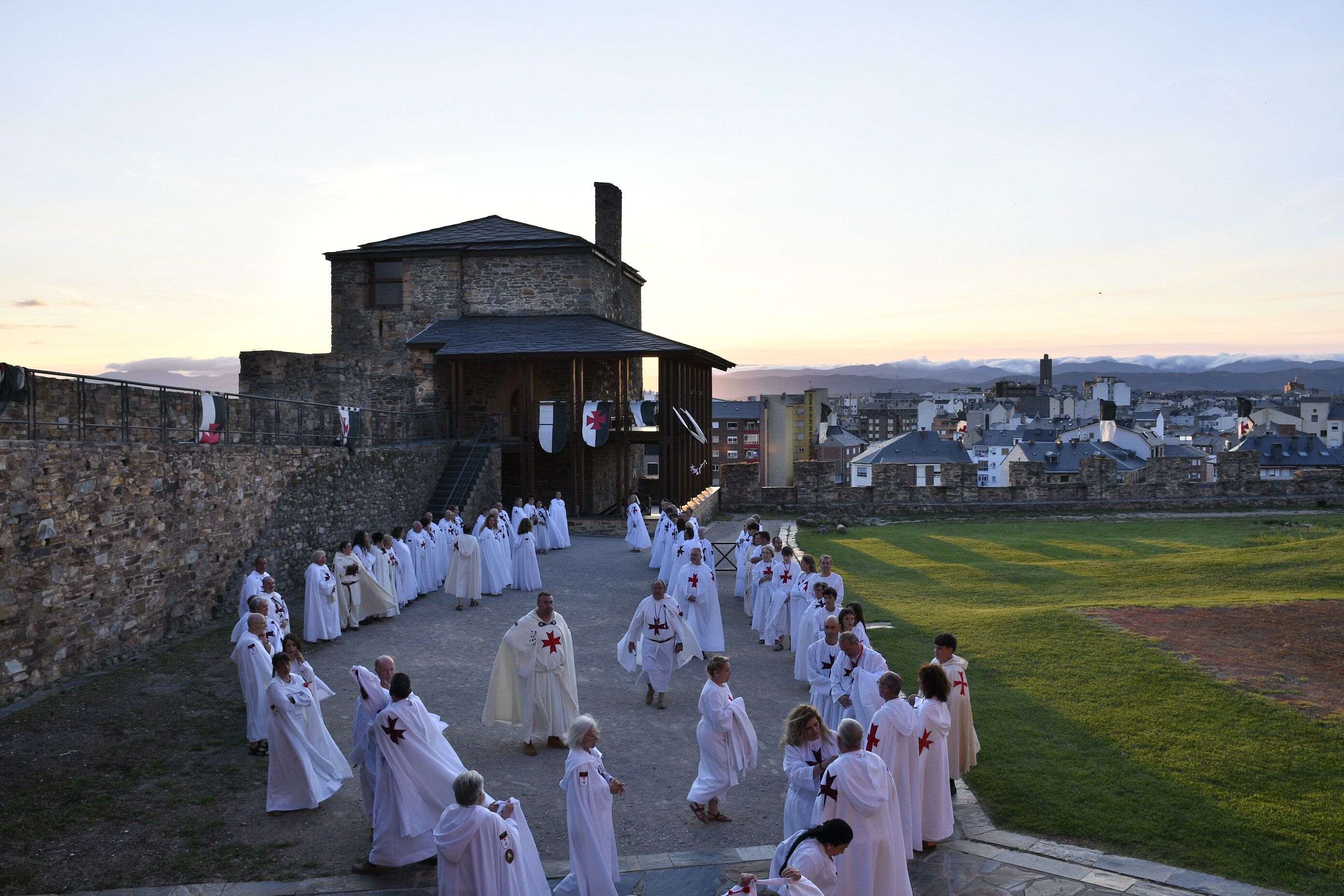 Ordenación de nuevos caballeros de la Noche Templaria