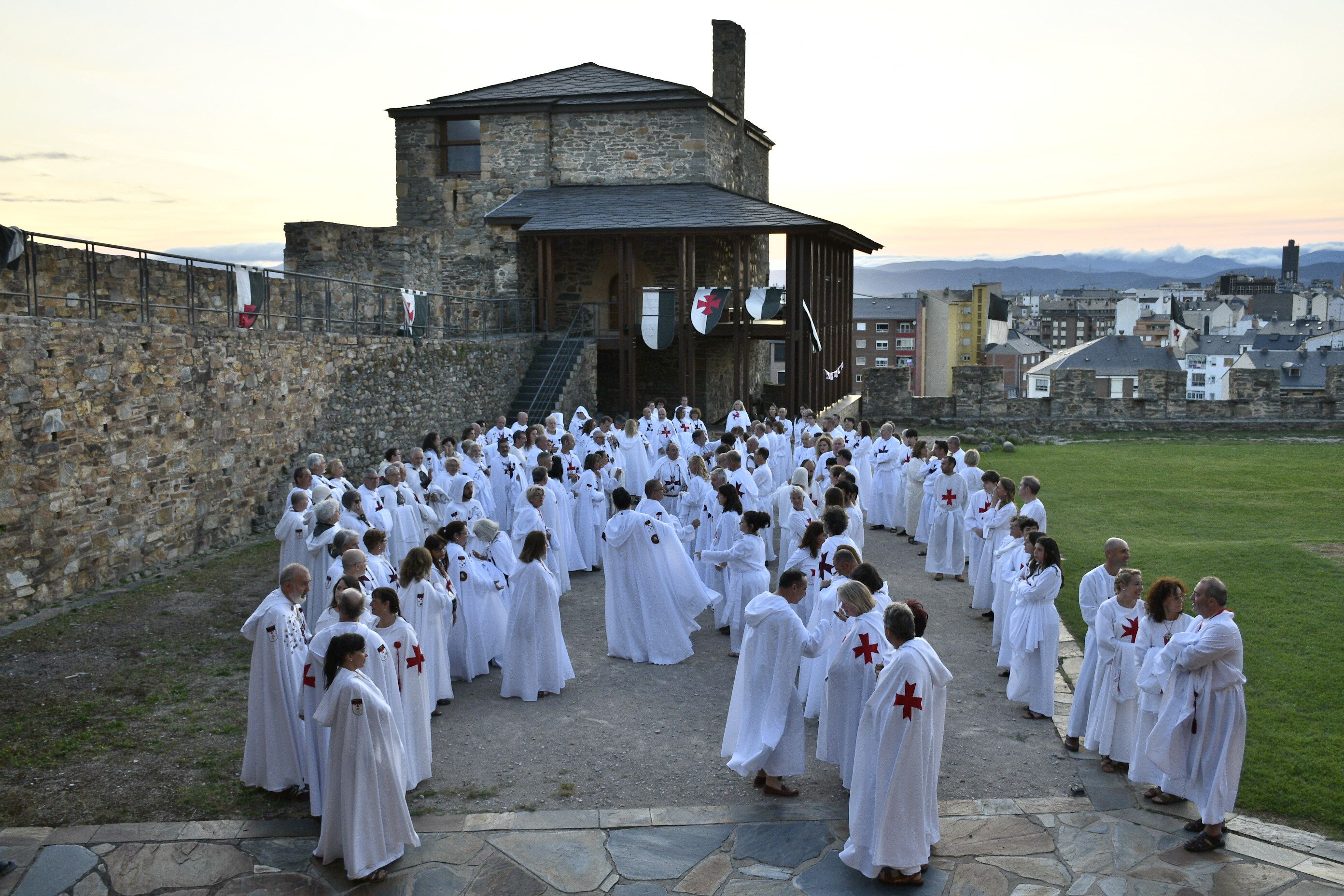 Ordenación de nuevos caballeros de la Noche Templaria