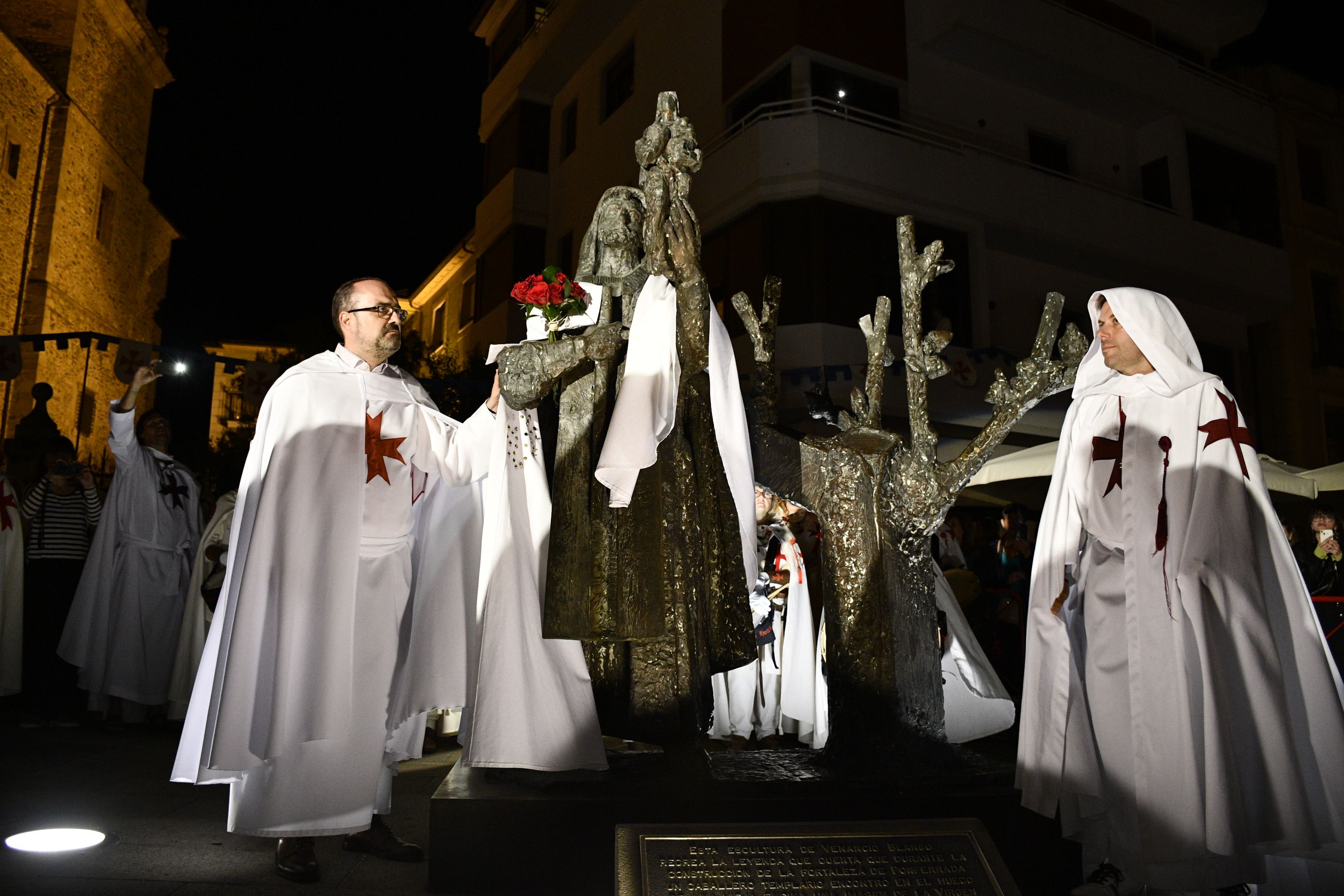 Ofrenda en la Noche Templaria