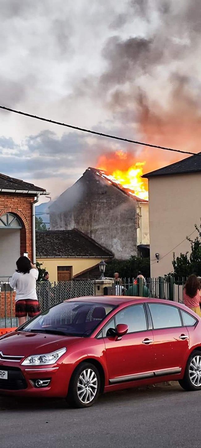 Incendio en una casa de Almázcara.