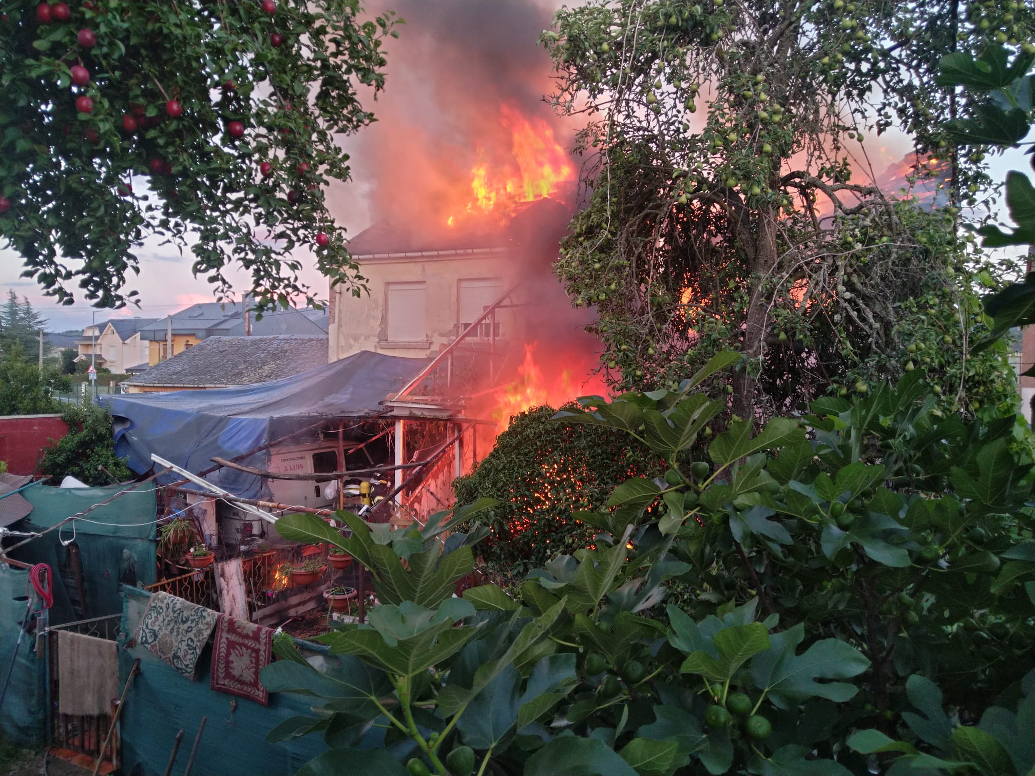 Incendio casa en Almázcara (2)