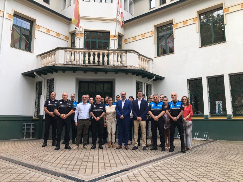 Marco Morala junto con el equipo de la Policía Local  de Ponferrada 