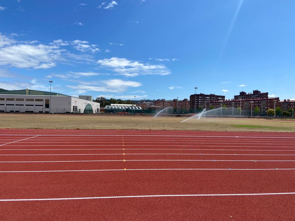 Pistas de atletismo tras las obras en el Colomán Trabado (4)