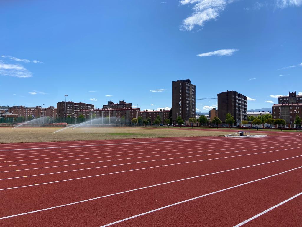 Pistas de atletismo tras las obras en el Colomán Trabado (2)