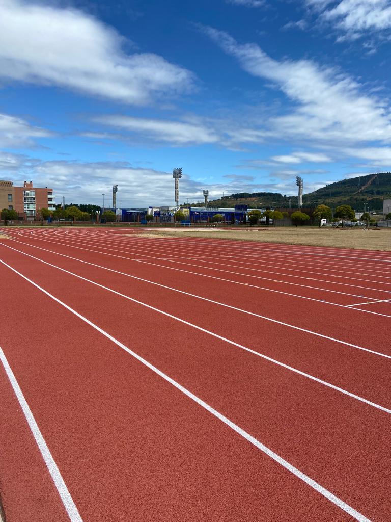 Pistas de atletismo tras las obras en el Colomán Trabado (3)