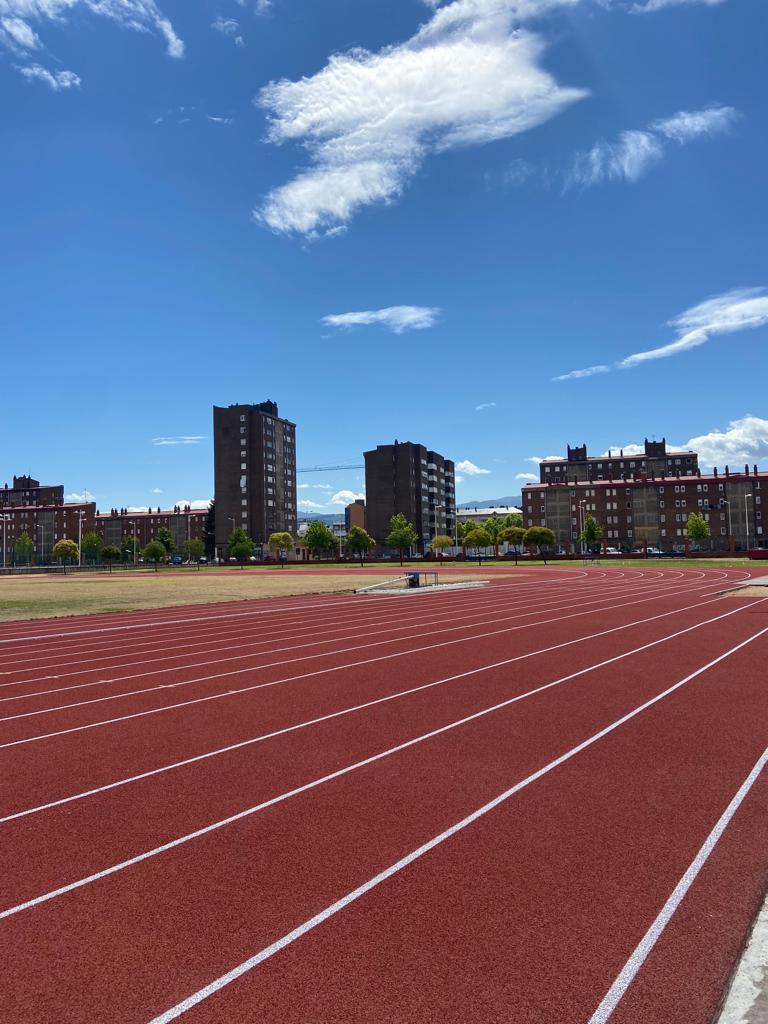 Pistas de atletismo tras las obras en el Colomán Trabado (1)