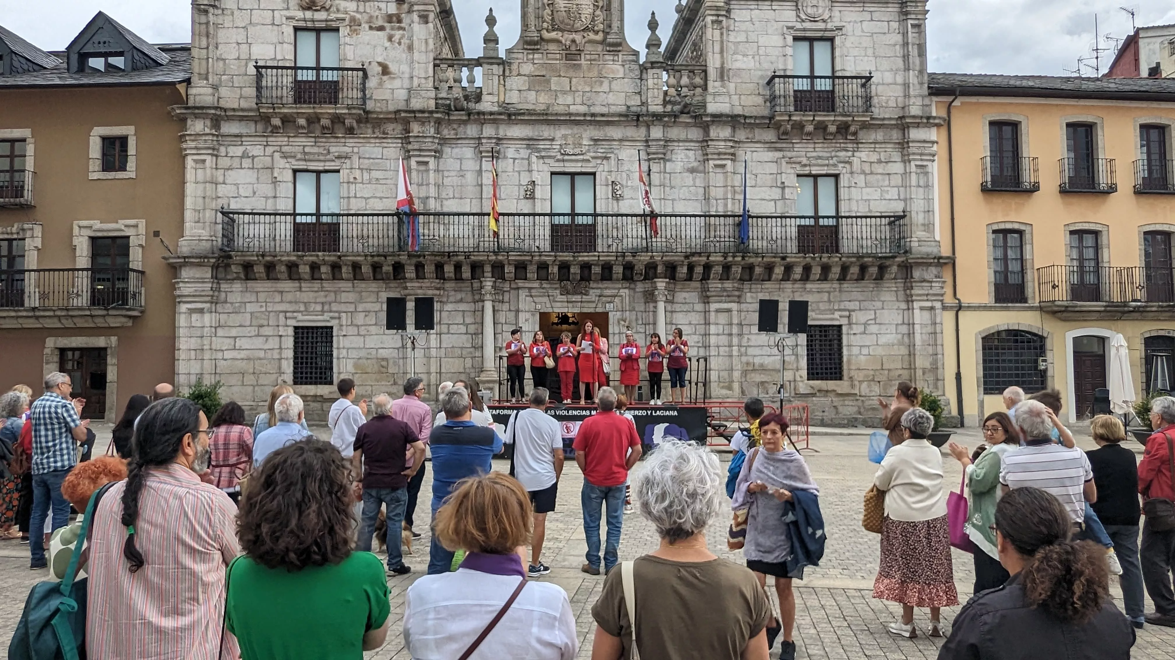 Concentración en Ponferrada contra Luis Rubiales y en apoyo a Jenni Hermoso (4)