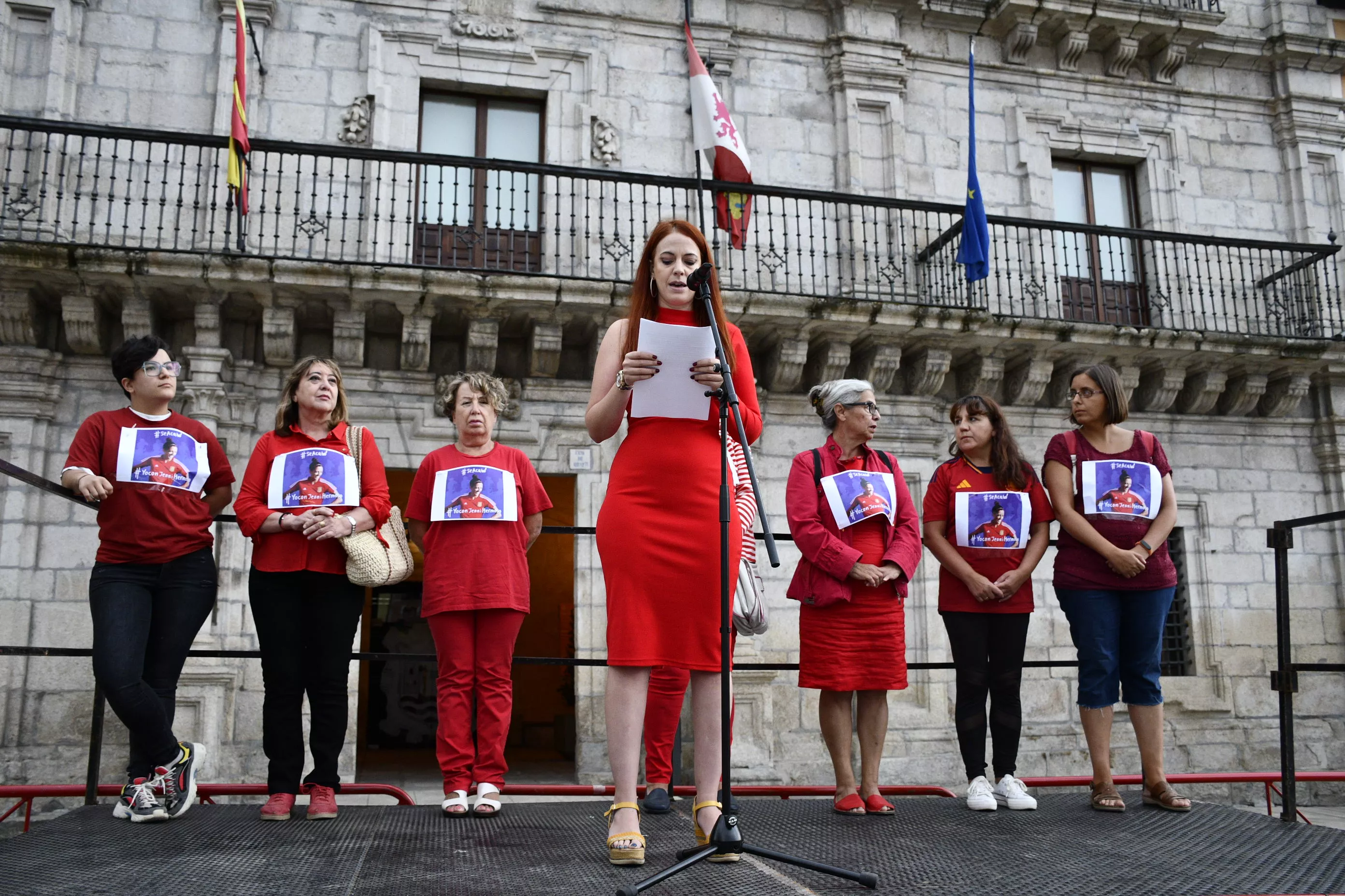 Concentración en Ponferrada contra Luis Rubiales y en apoyo a Jenni Hermoso (1)