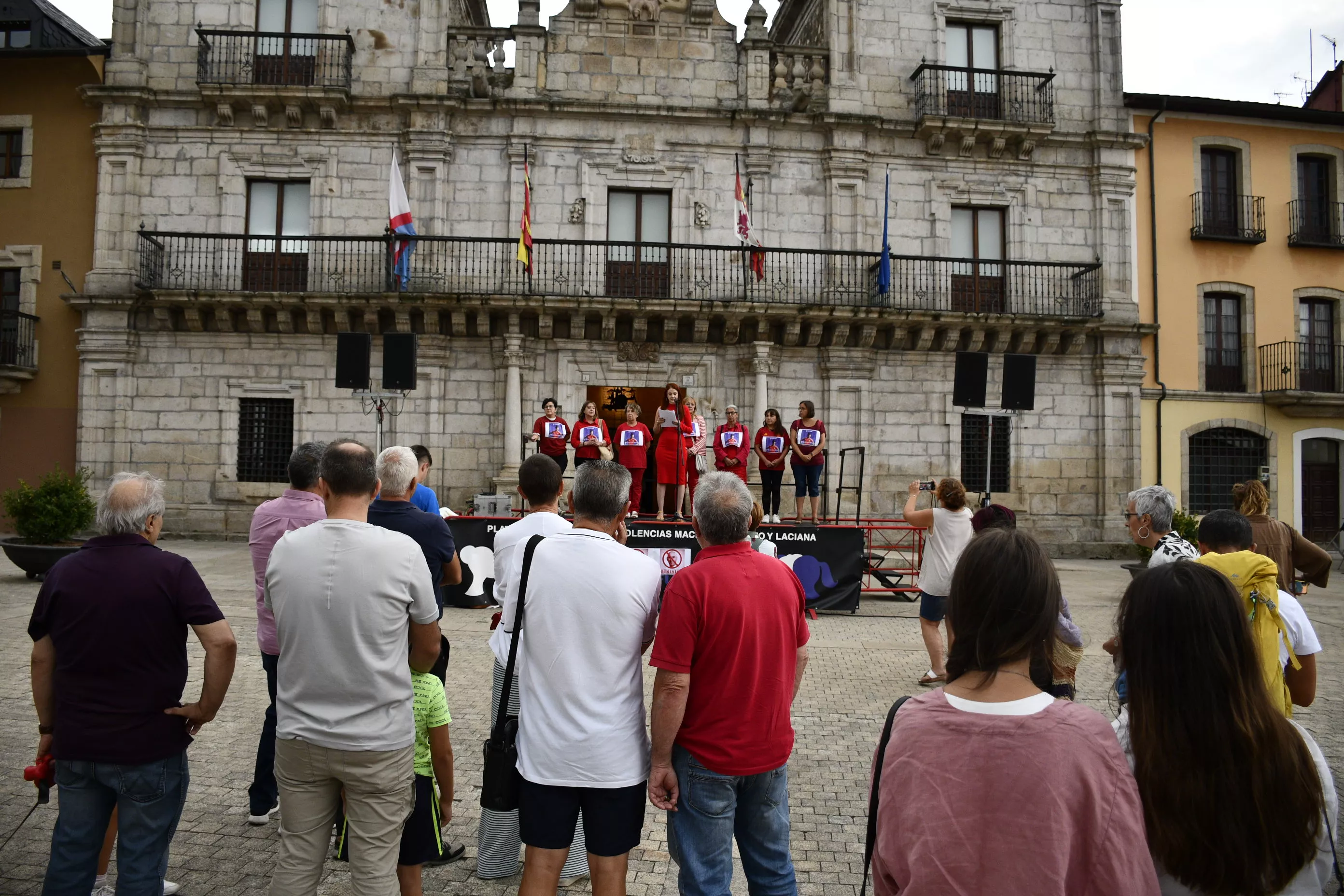 Concentración en Ponferrada contra Luis Rubiales y en apoyo a Jenni Hermoso (2)