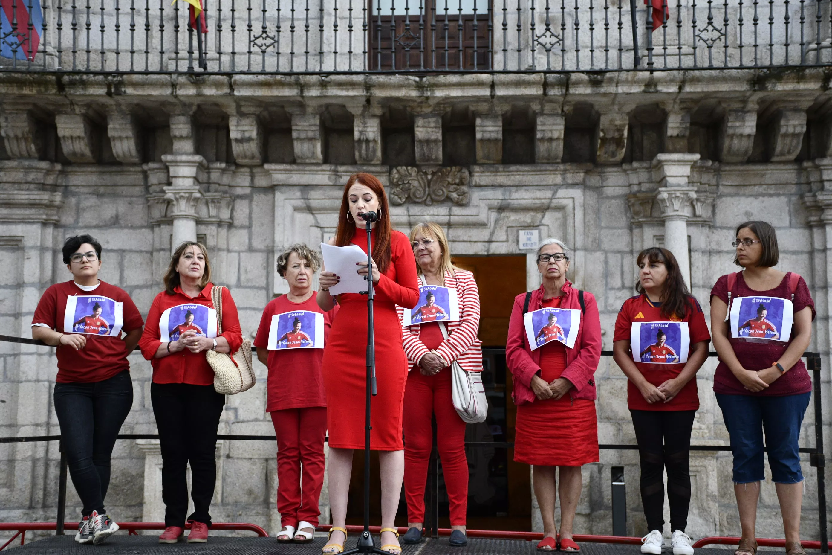 Concentración en Ponferrada contra Luis Rubiales y en apoyo a Jenni Hermoso (4)