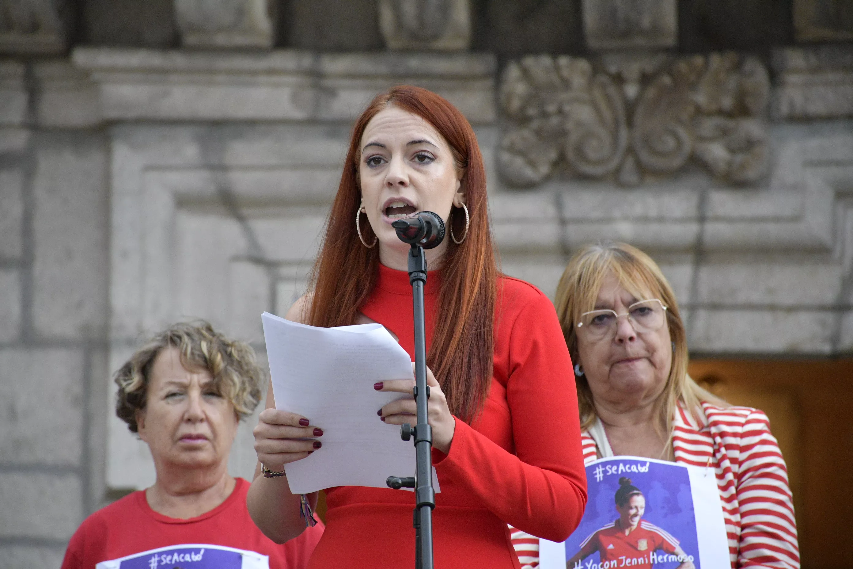 Concentración en Ponferrada contra Luis Rubiales y en apoyo a Jenni Hermoso (5)