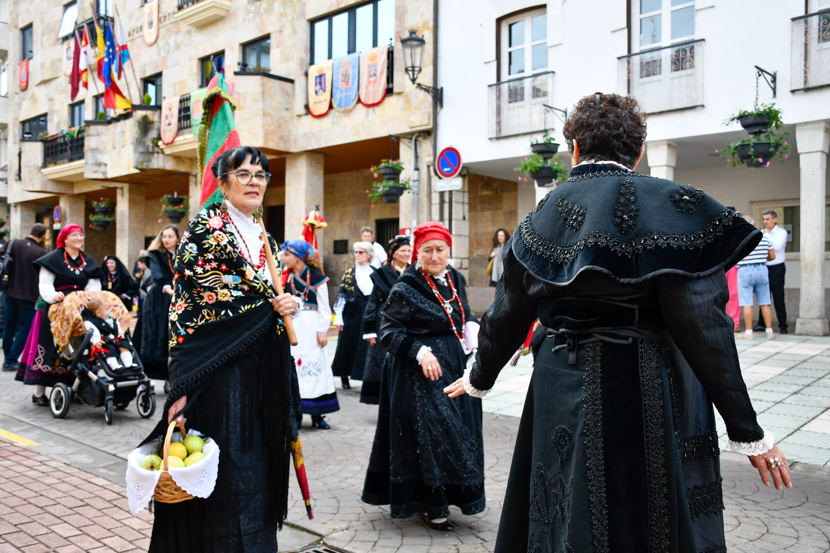  Tradicional procesión y comitiva de autoridades en el día del Cristín de Bembibre  (3)