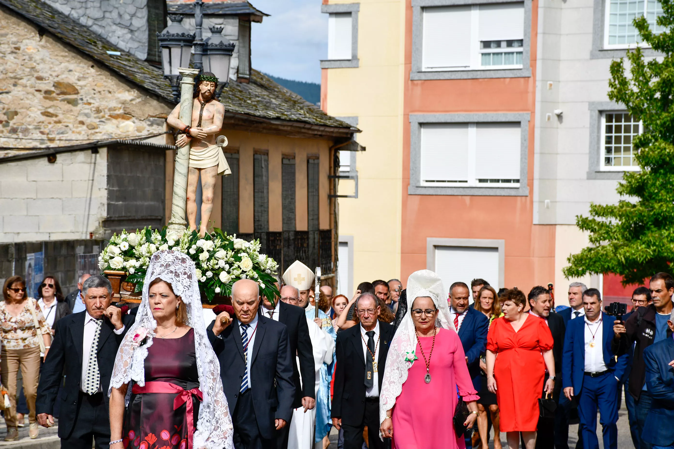  Tradicional procesión y comitiva de autoridades en el día del Cristín de Bembibre  (14)