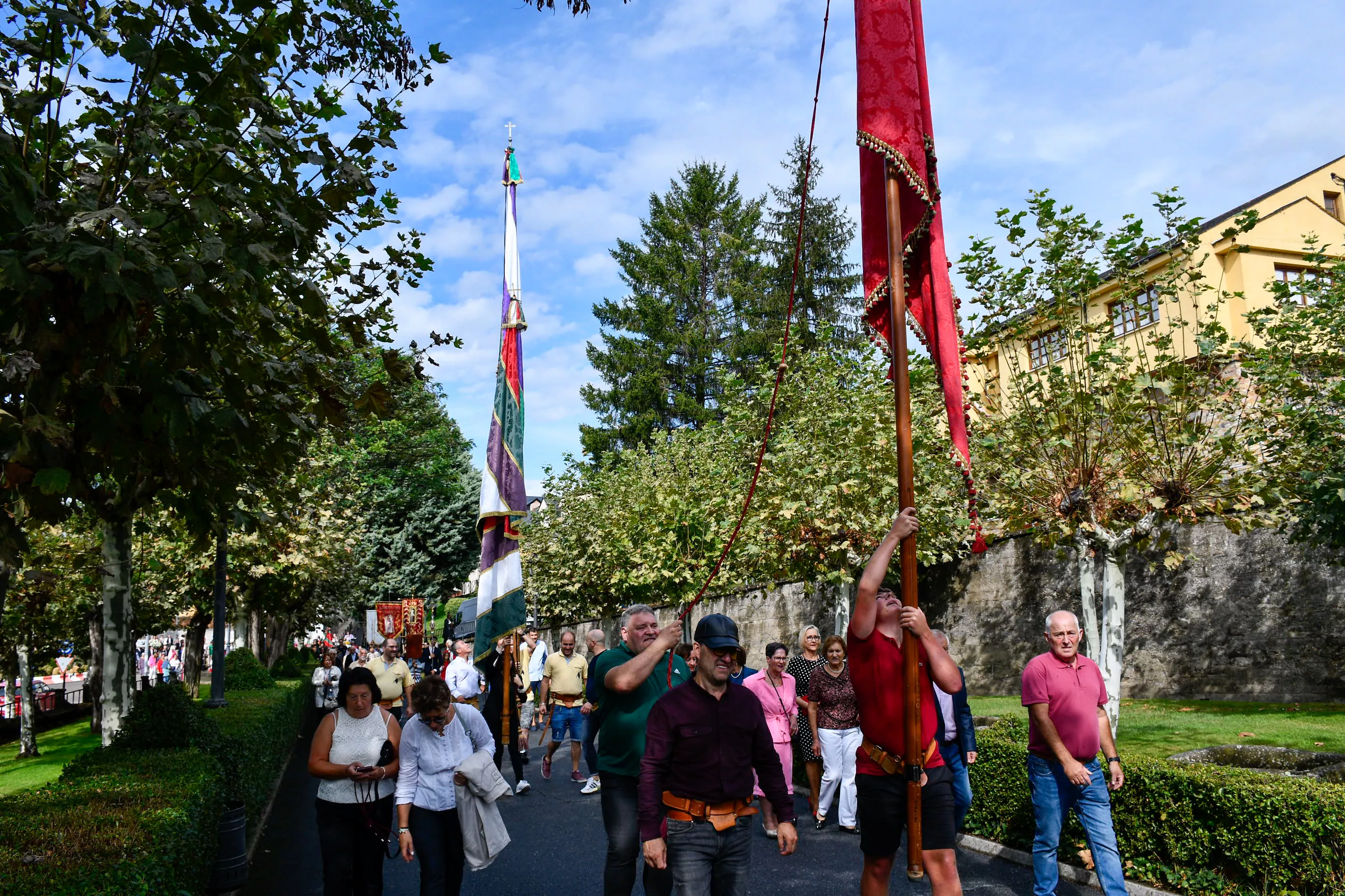  Tradicional procesión y comitiva de autoridades en el día del Cristín de Bembibre  (22)