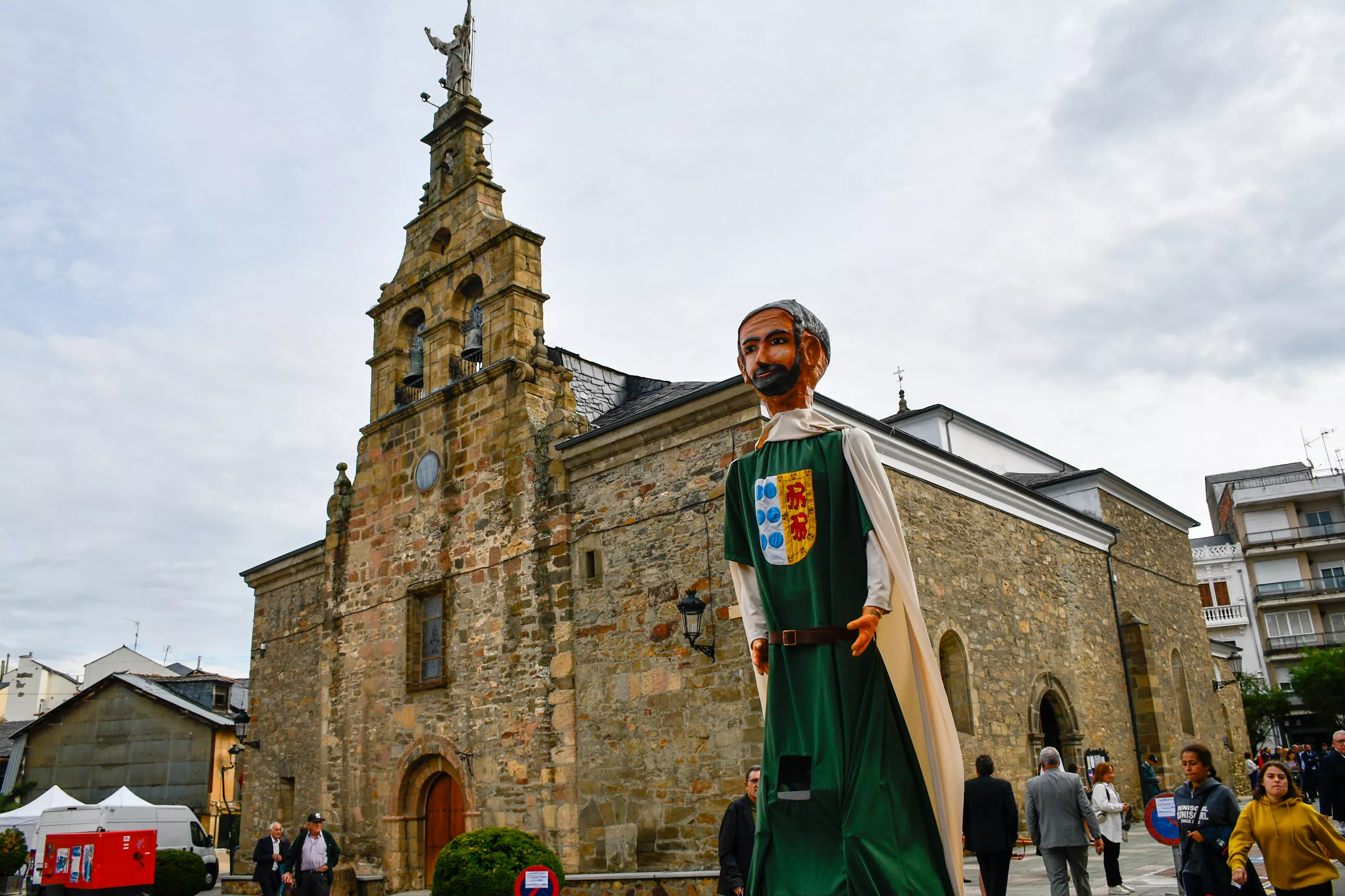  Tradicional procesión y comitiva de autoridades en el día del Cristín de Bembibre  (30)