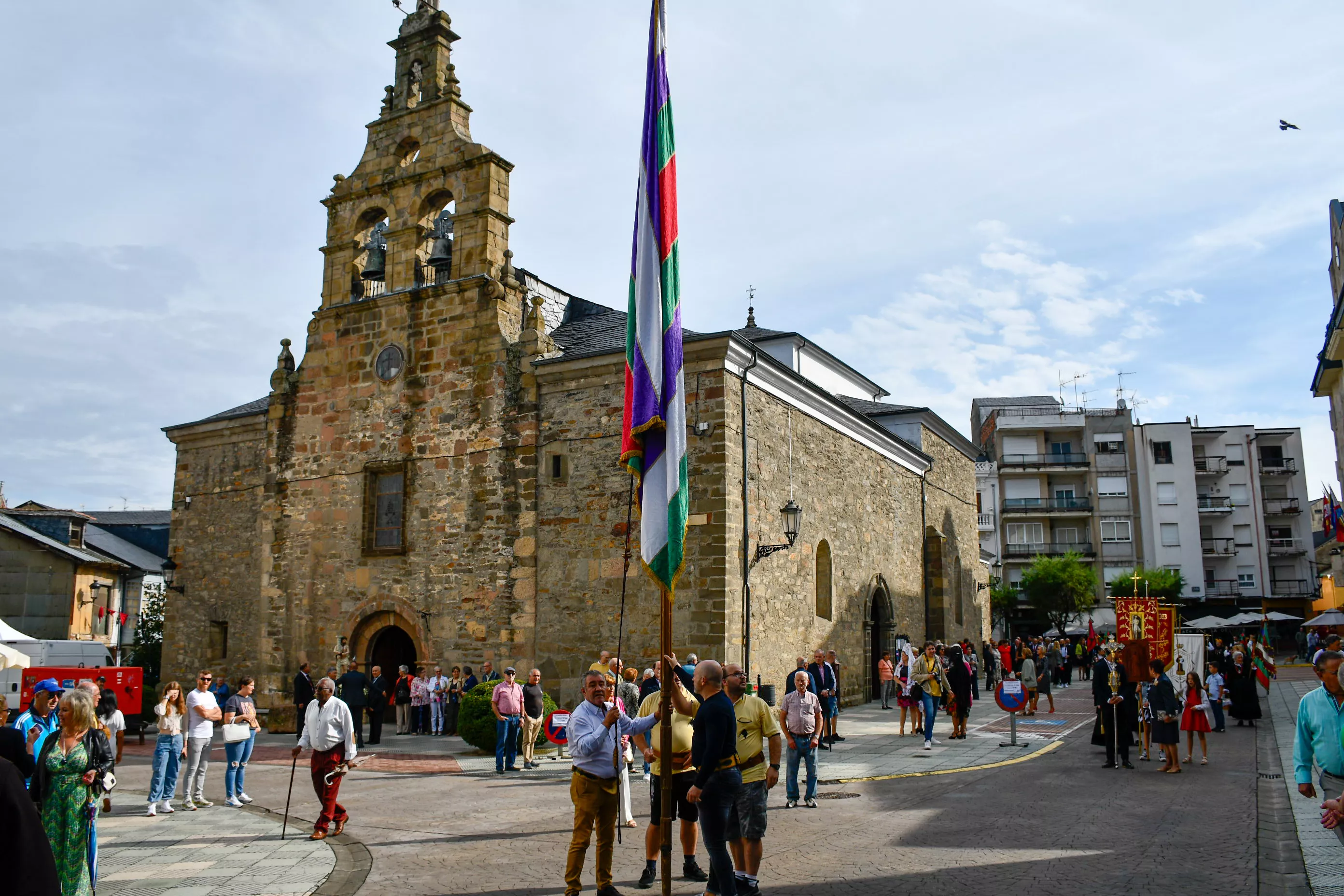  Tradicional procesión y comitiva de autoridades en el día del Cristín de Bembibre  (32)