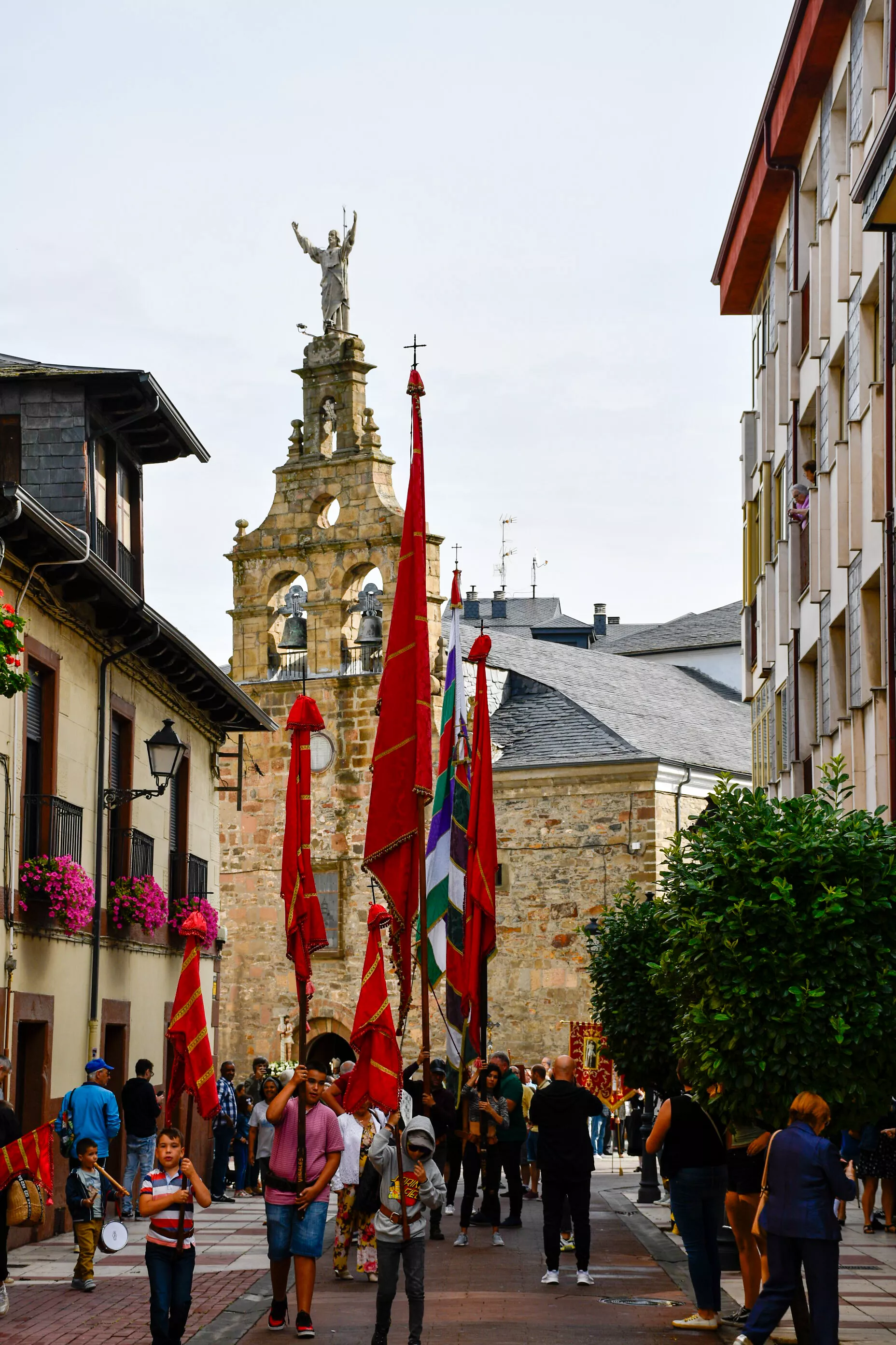  Tradicional procesión y comitiva de autoridades en el día del Cristín de Bembibre  (38)