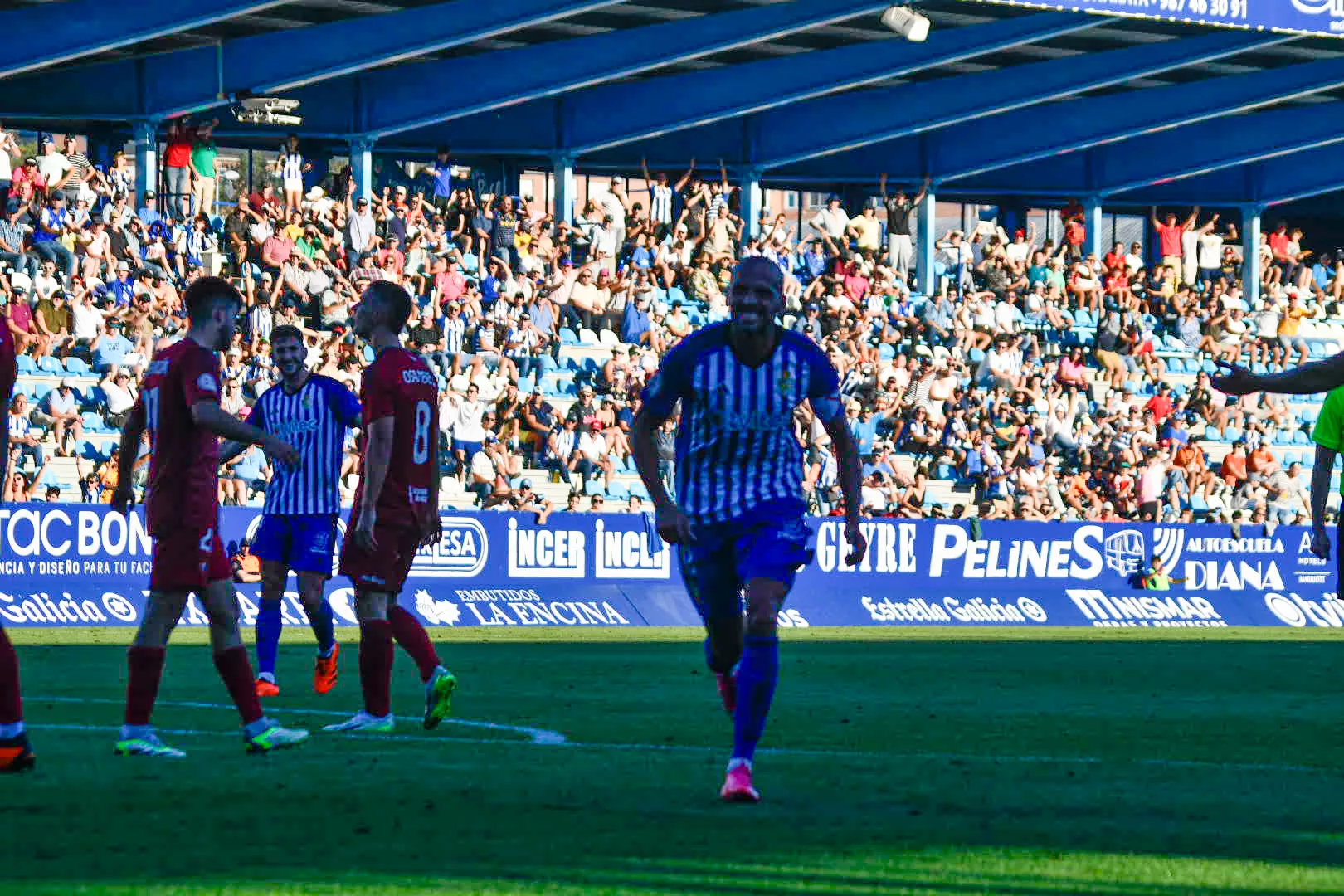 Fotos del partido entre la Ponferradina y el Osasuna B