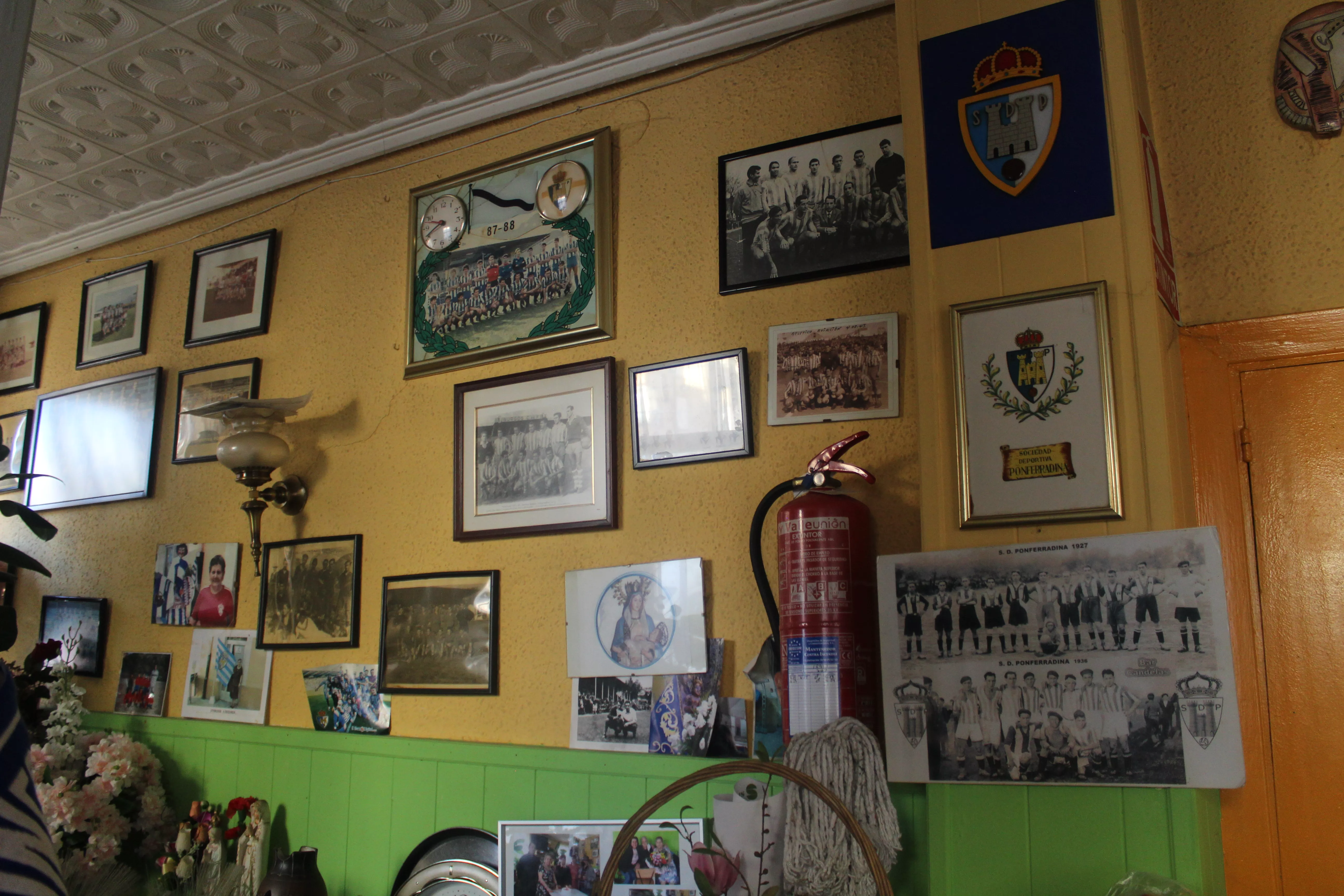 Boda de brillantes: El bar 'Candelas' cumple 75 años en Ponferrada