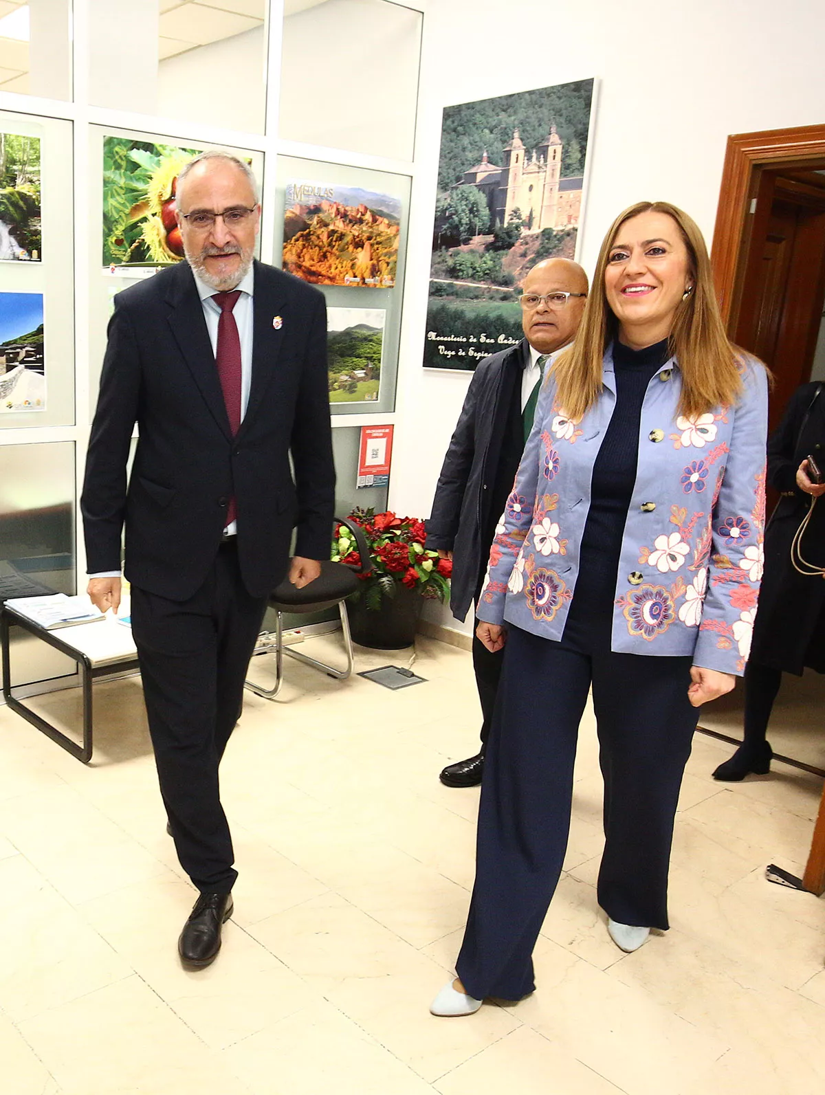 La delegada del Gobierno de Castilla y León, Virginia Barcones, durante su reunión de esta mañana en Ponferrada con el Consejo Comarcal del Bierzo (1)