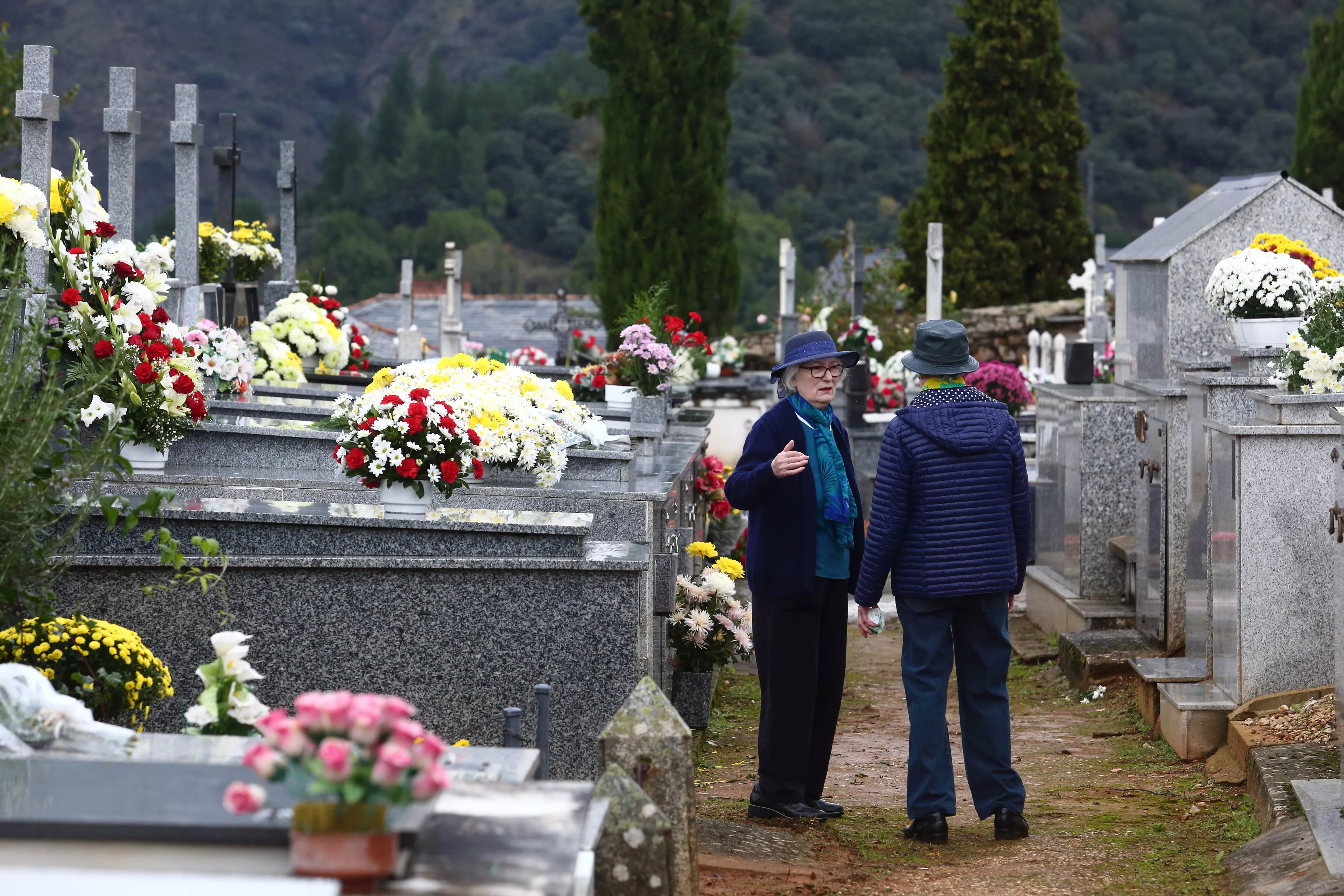 Día de Todos los Santos en el cementerio de Villafranca del Bierzo (4)