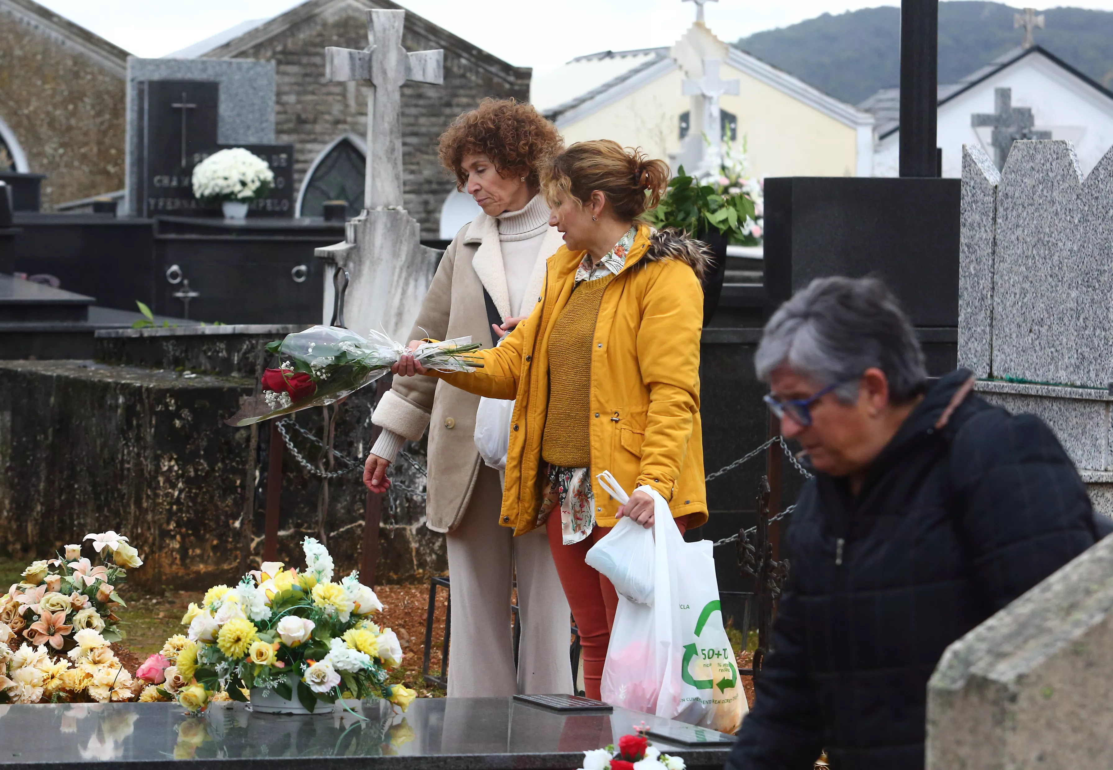 Día de Todos los Santos en el cementerio de Villafranca del Bierzo (7)