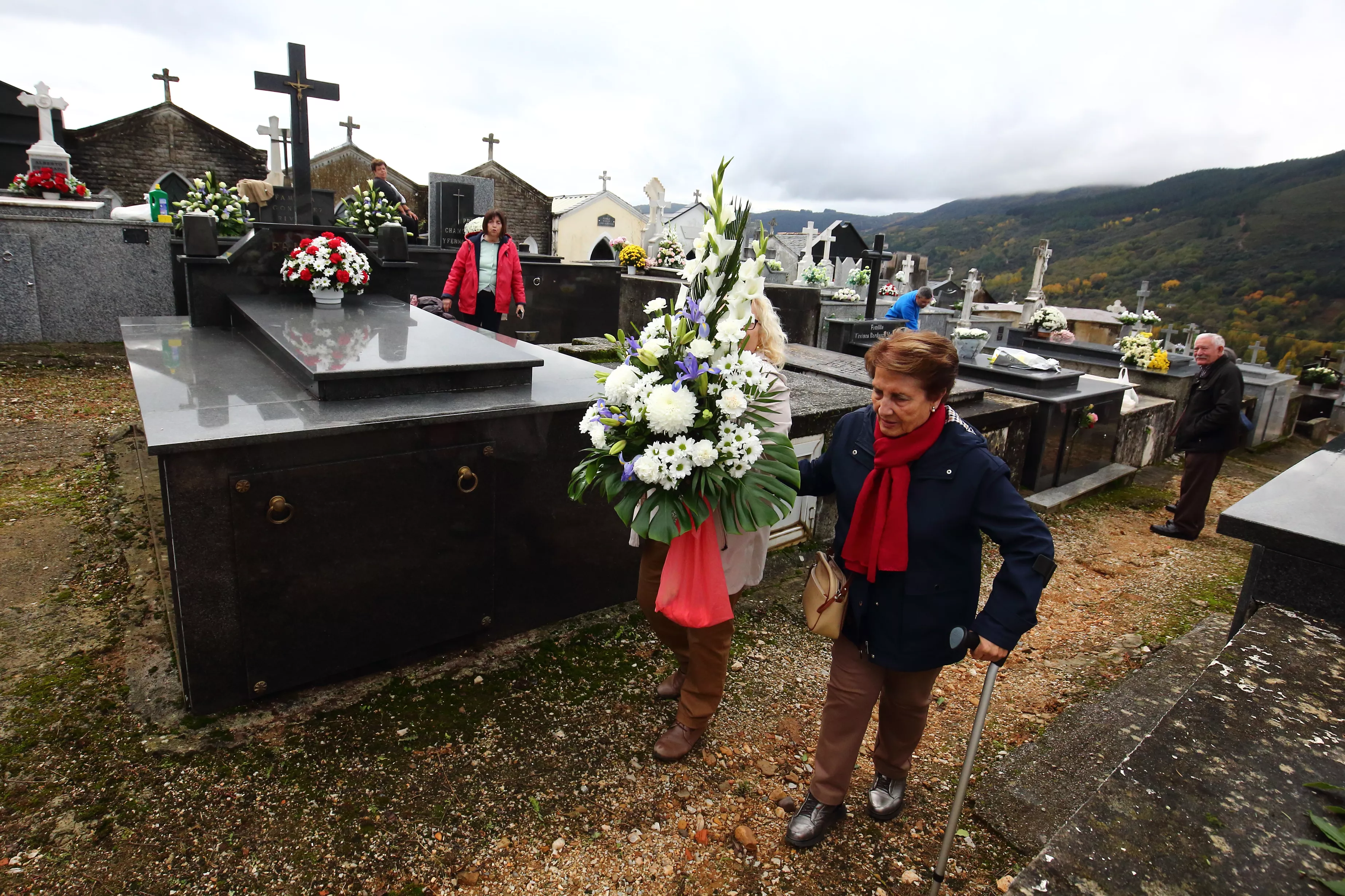 Día de Todos los Santos en el cementerio de Villafranca del Bierzo (8)