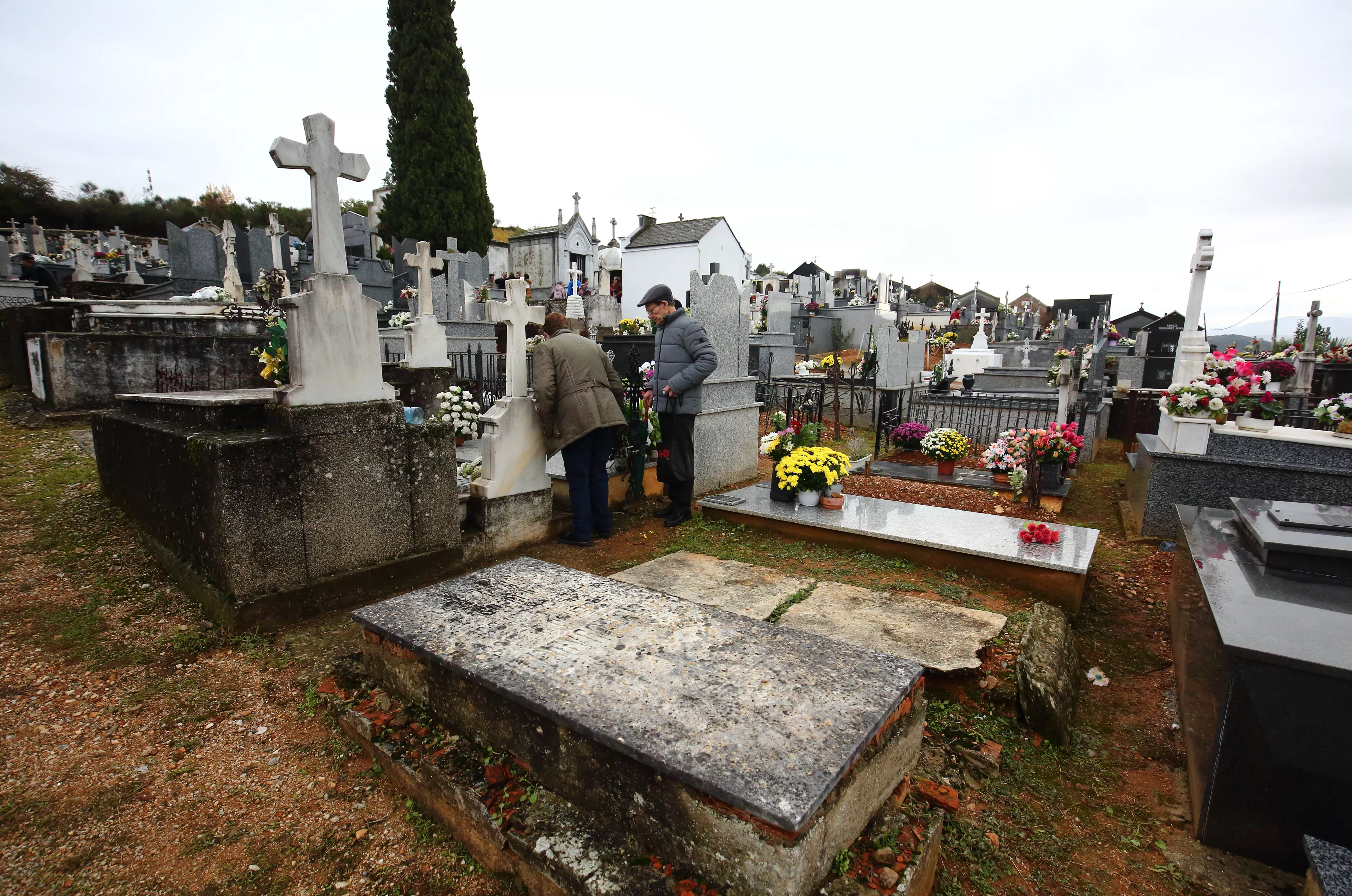 Día de Todos los Santos en el cementerio de Villafranca del Bierzo (9)