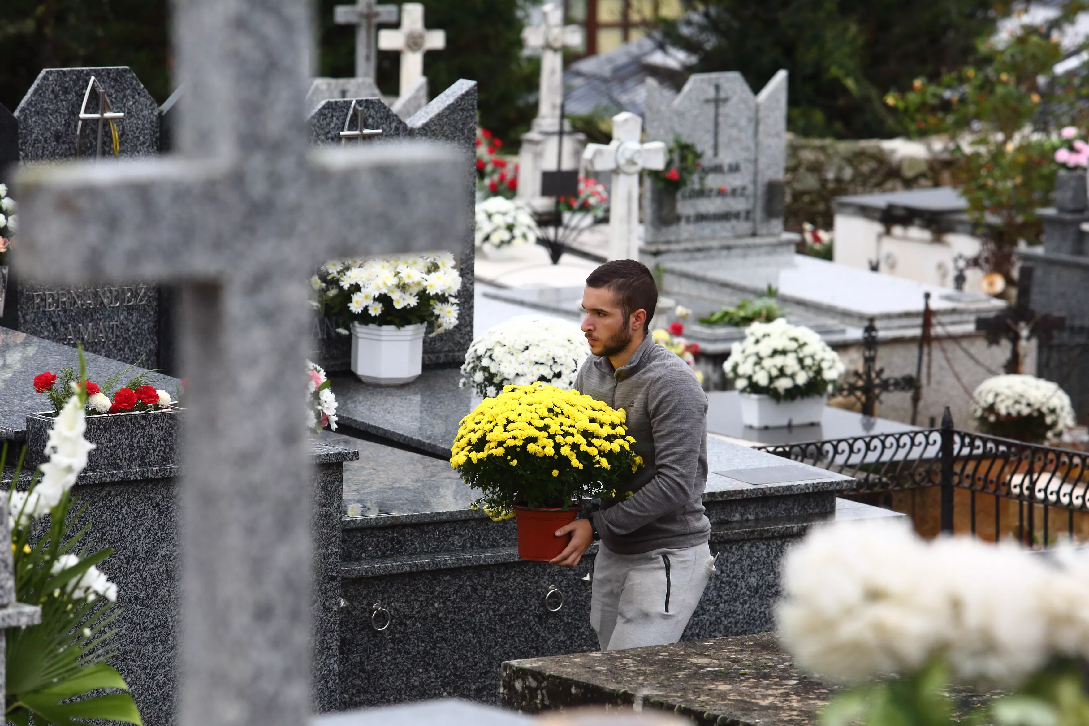 Día de Todos los Santos en el cementerio de Villafranca del Bierzo (11)