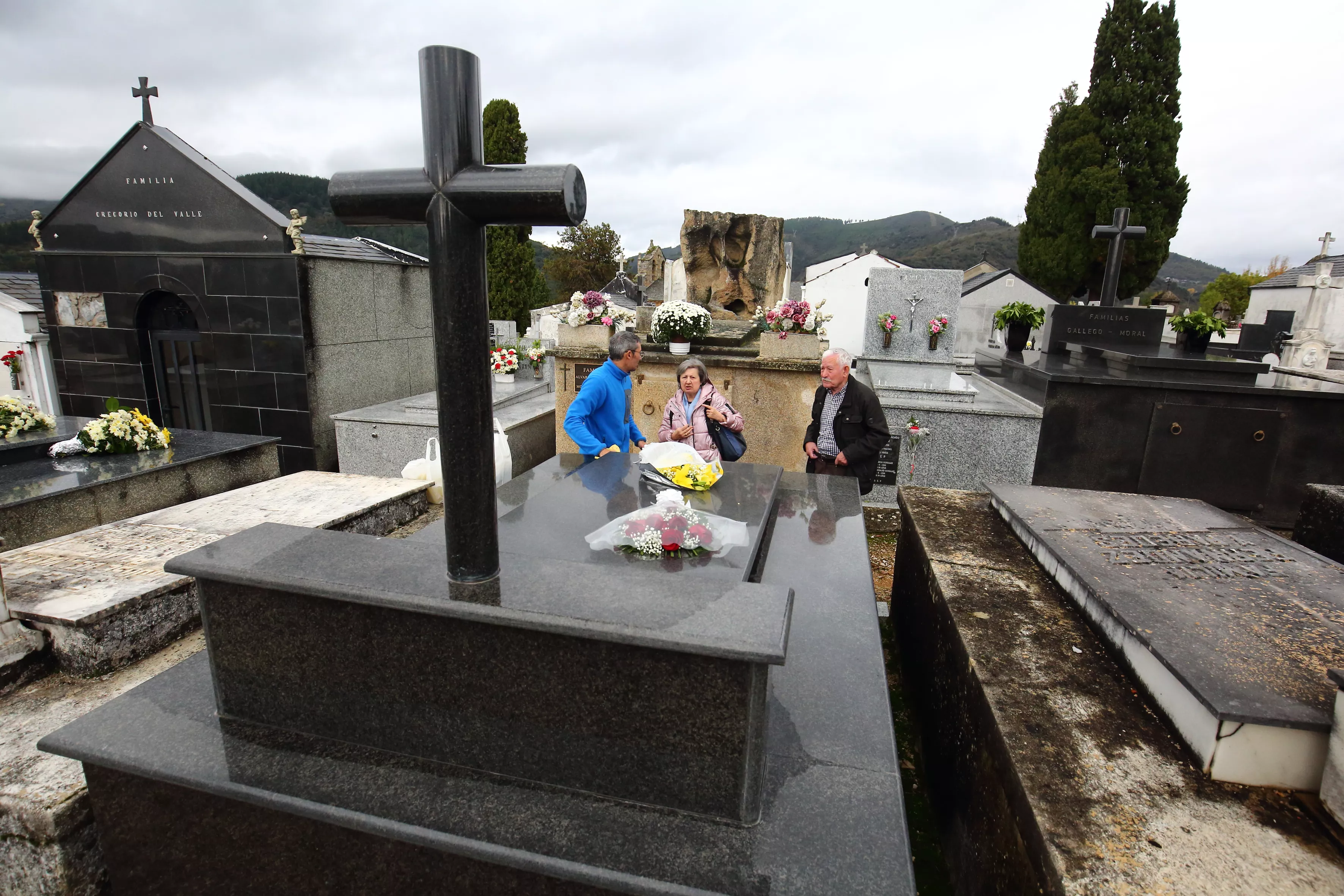 Día de Todos los Santos en el cementerio de Villafranca del Bierzo (12)