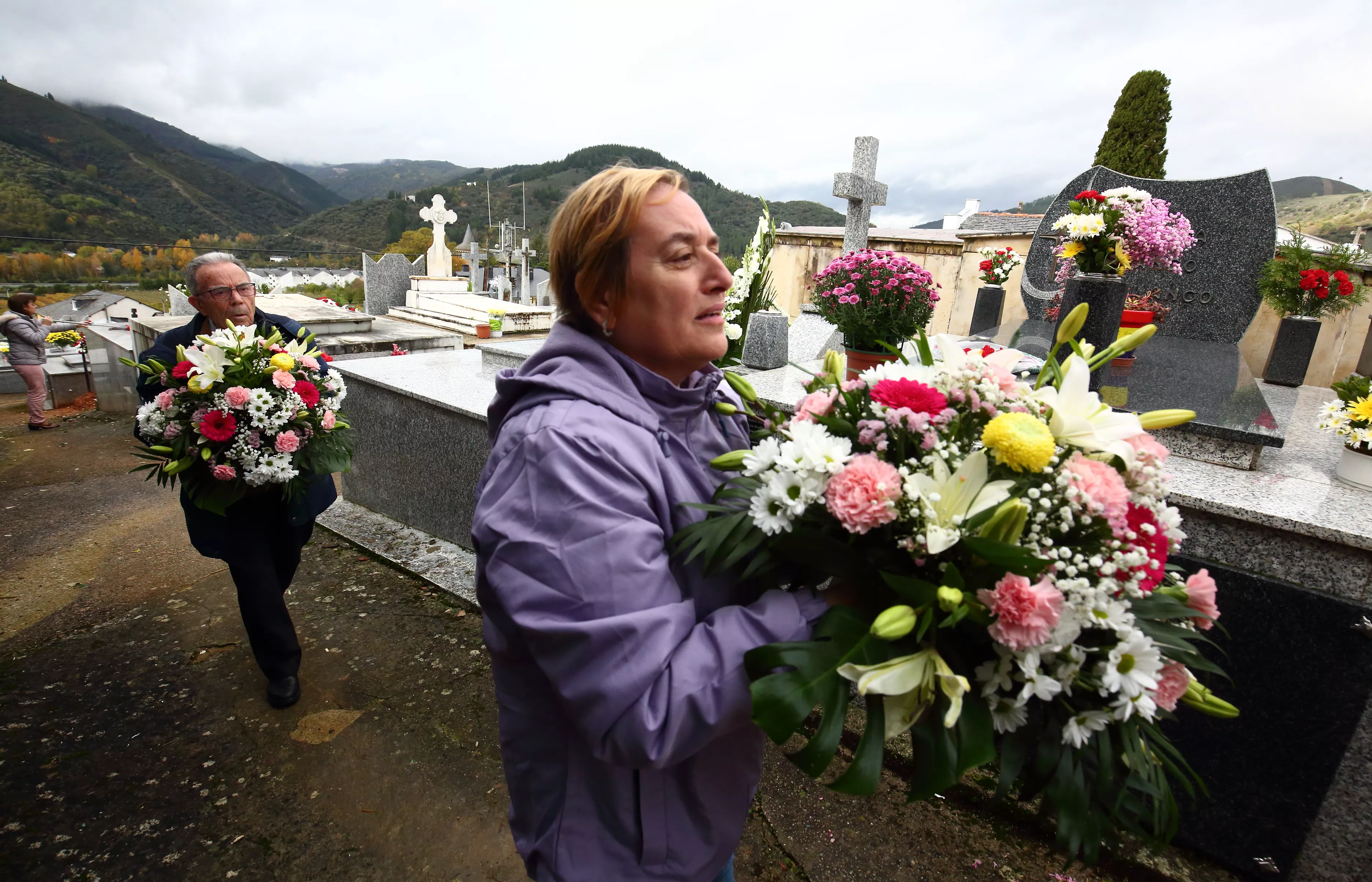 Día de Todos los Santos en el cementerio de Villafranca del Bierzo (18)