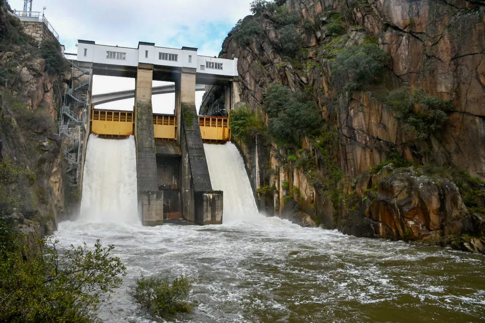 Confederación inicia este martes un desembalse del pantano de Bárcena