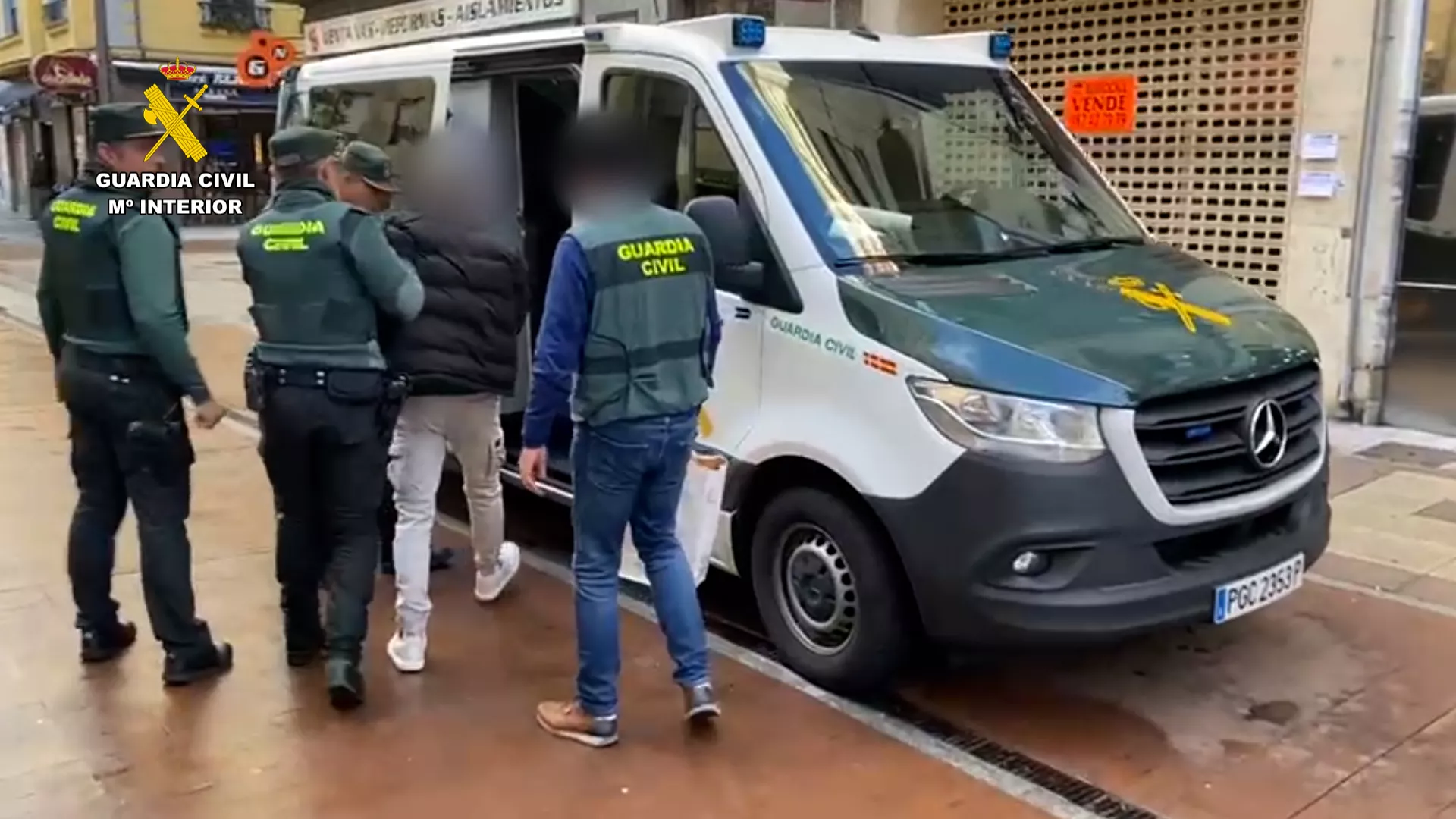 Detenidos tres hombres por cuatro robos con arma blanca en gasolineras de Camponaraya y Ponferrada