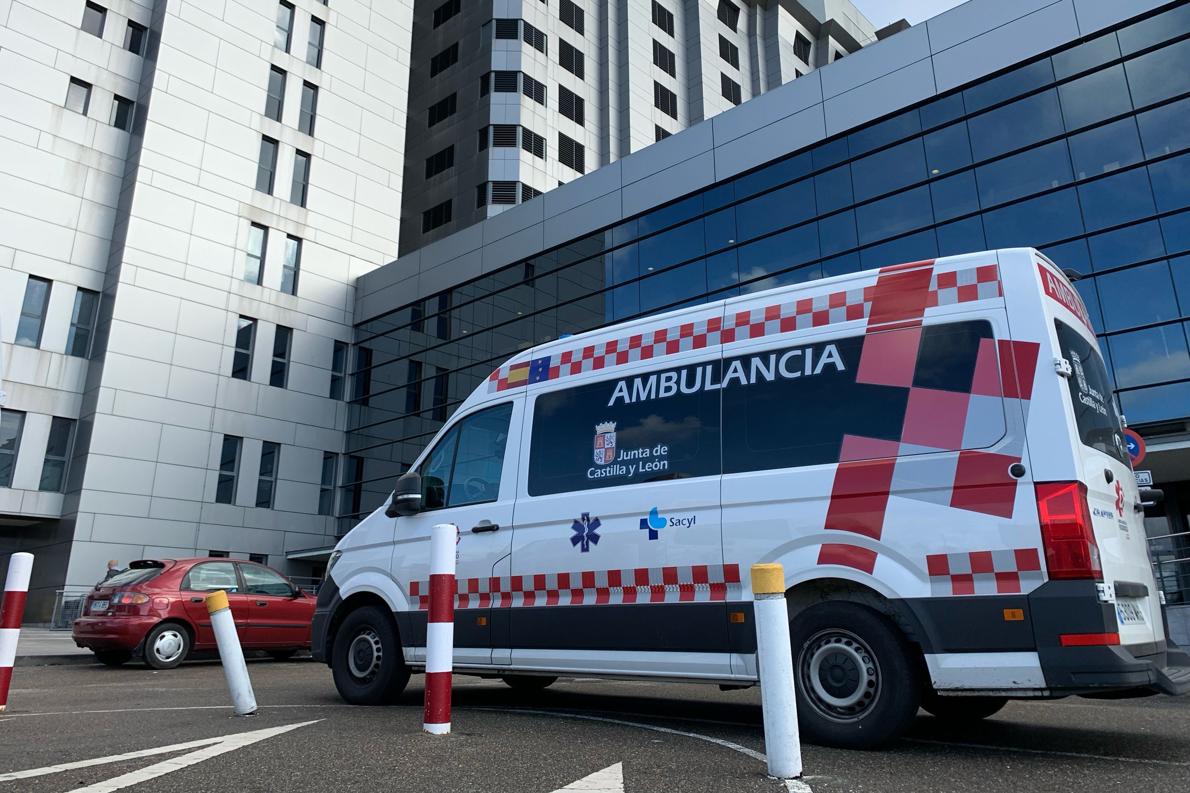 Ambulancia en el Hospital de León