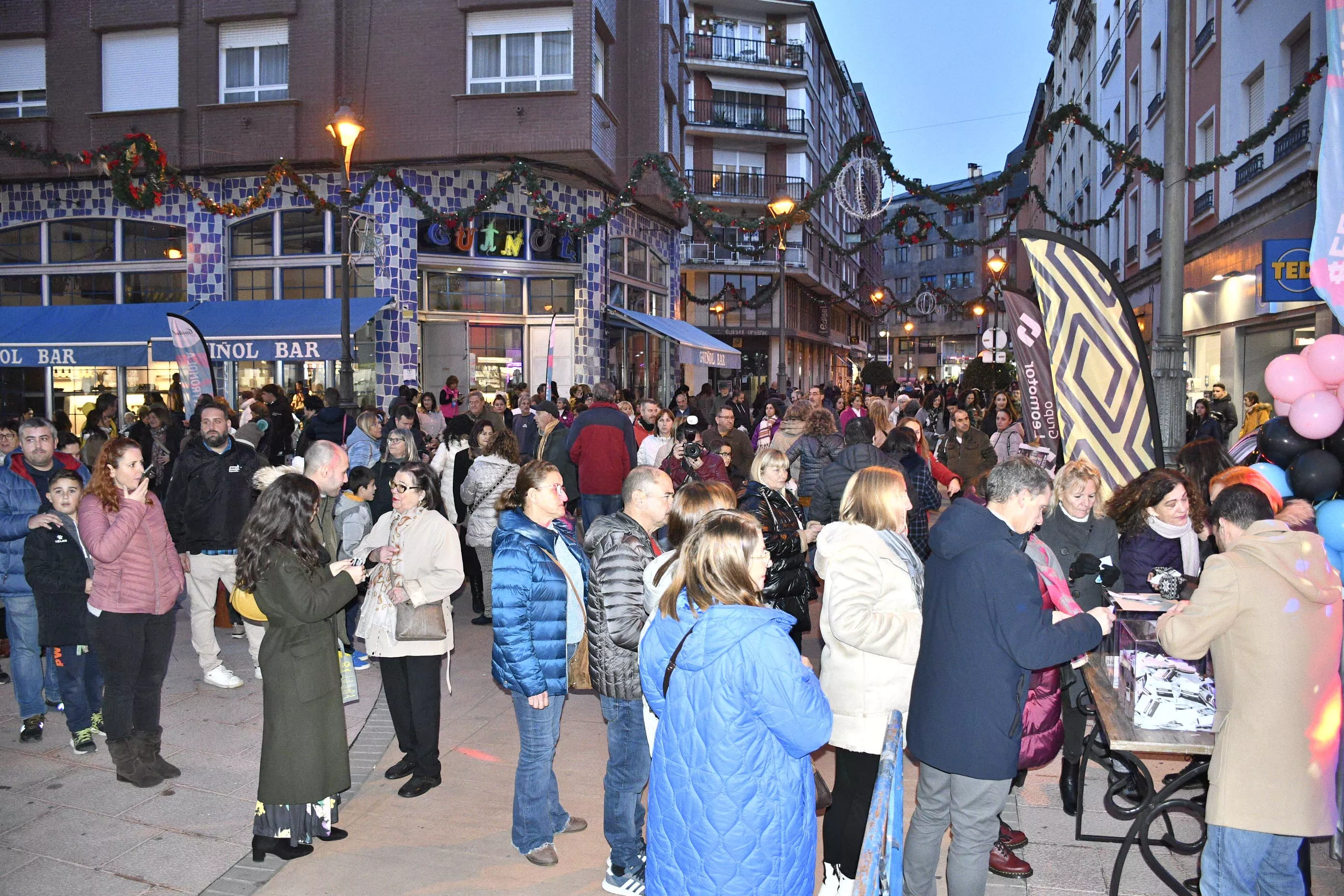 Fotos sorteo de 1000 € en el Black Friday del centro de Ponferrada