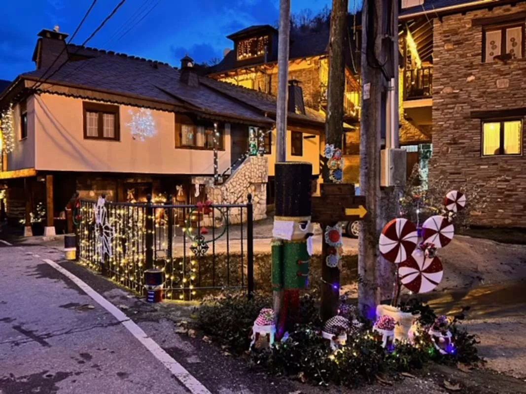 Adornos de Navidad en San Clemente de Valdueza