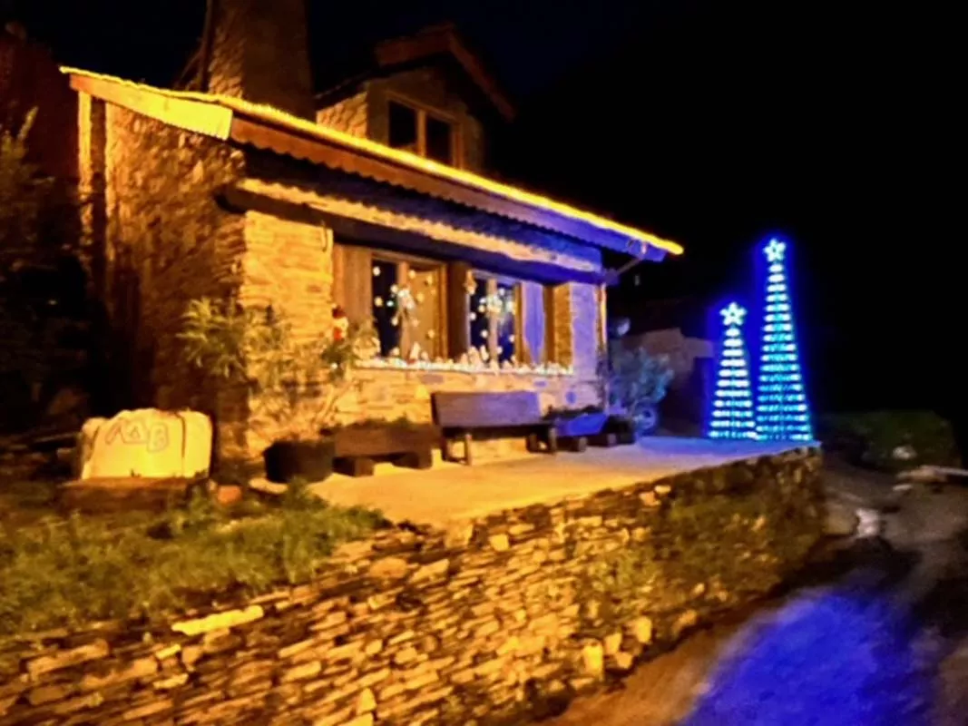 Adornos de Navidad en San Clemente de Valdueza