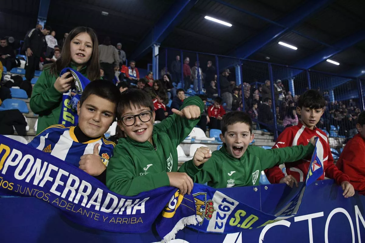 Álbum de fotos del Ponferradina - Cornellà, el último del año en El Toralín