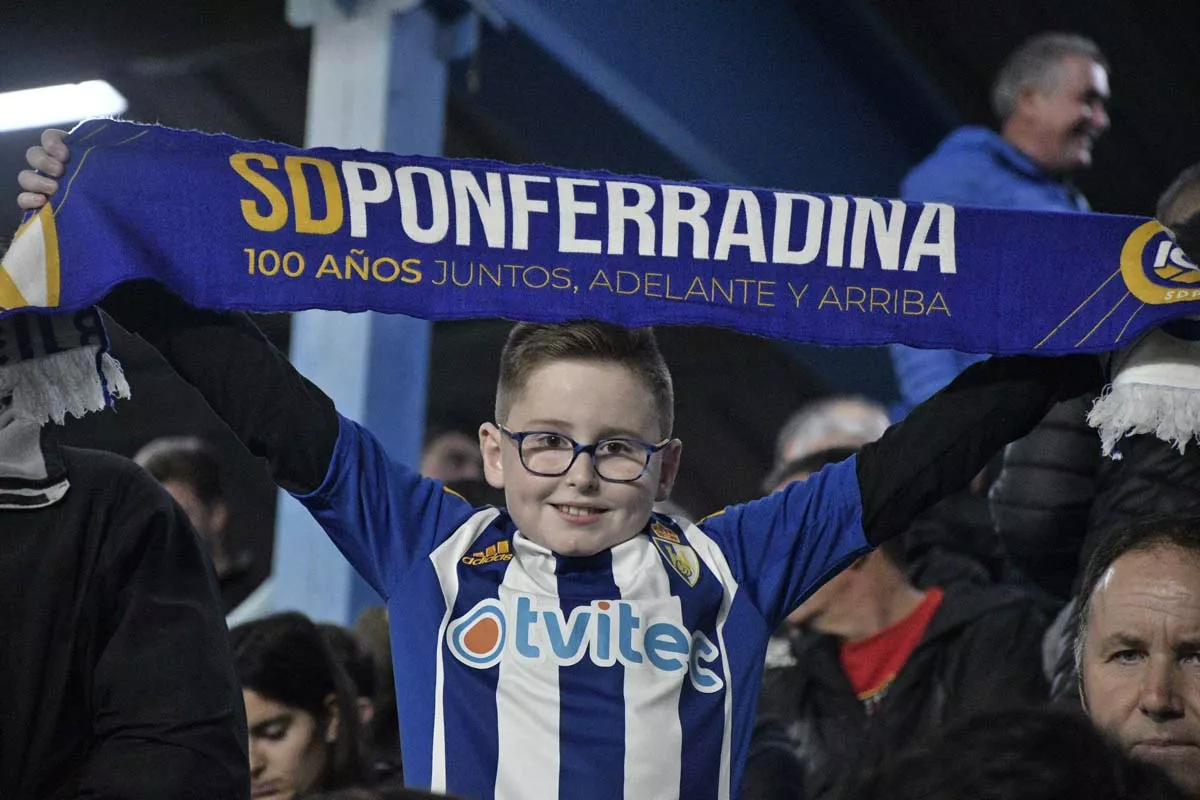 Álbum de fotos del Ponferradina - Cornellà, el último del año en El Toralín